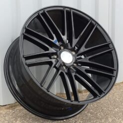 Jante RACIN (Style) 20x9,5 ET38 5x120 BL