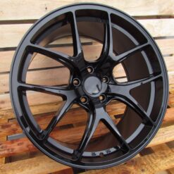 Jante RACIN (Style) 19x9,5 ET38 5x120 BLHM