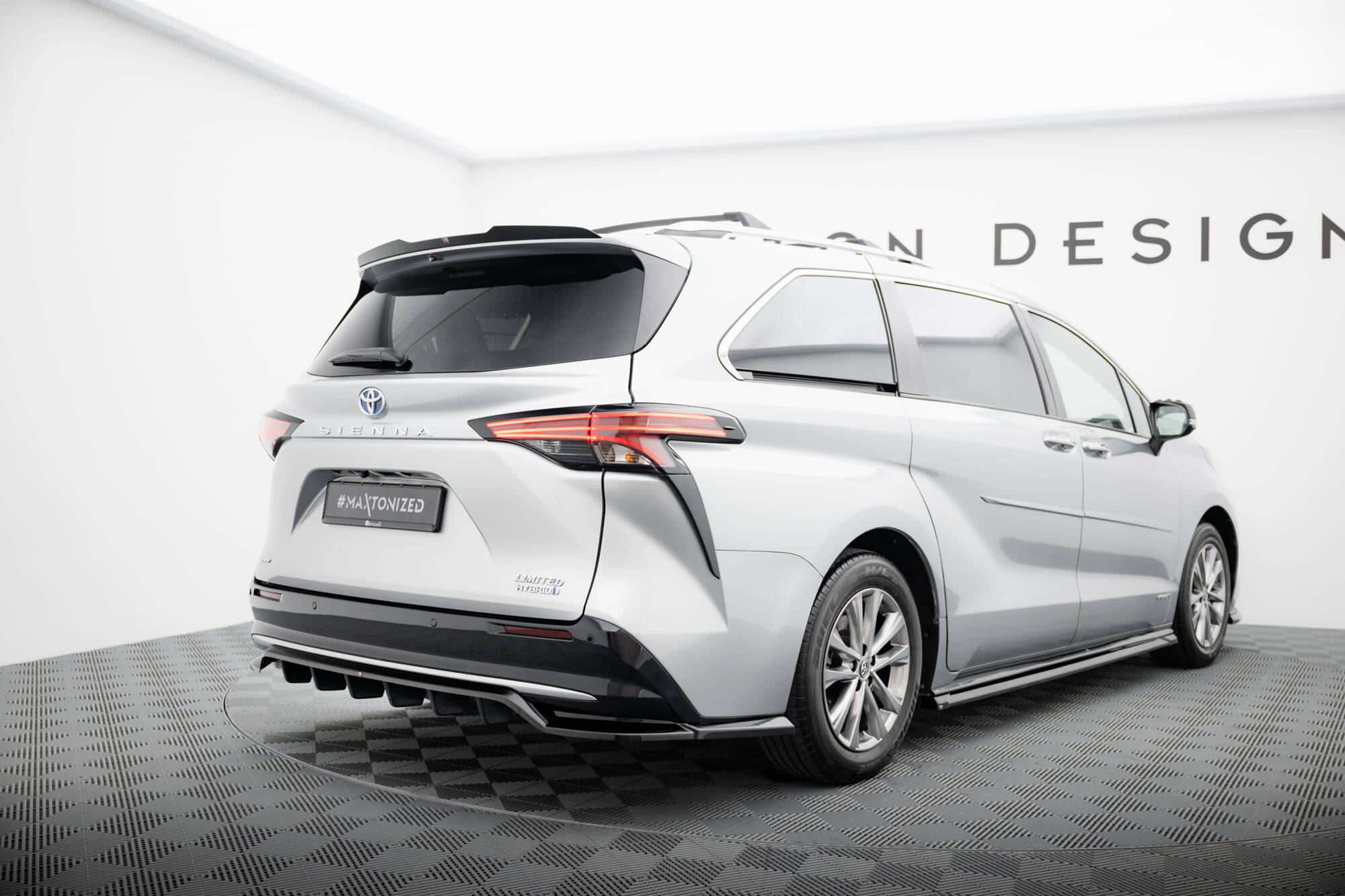 Rear Splitter (with vertical bars) Toyota Sienna Mk4 - Image 2