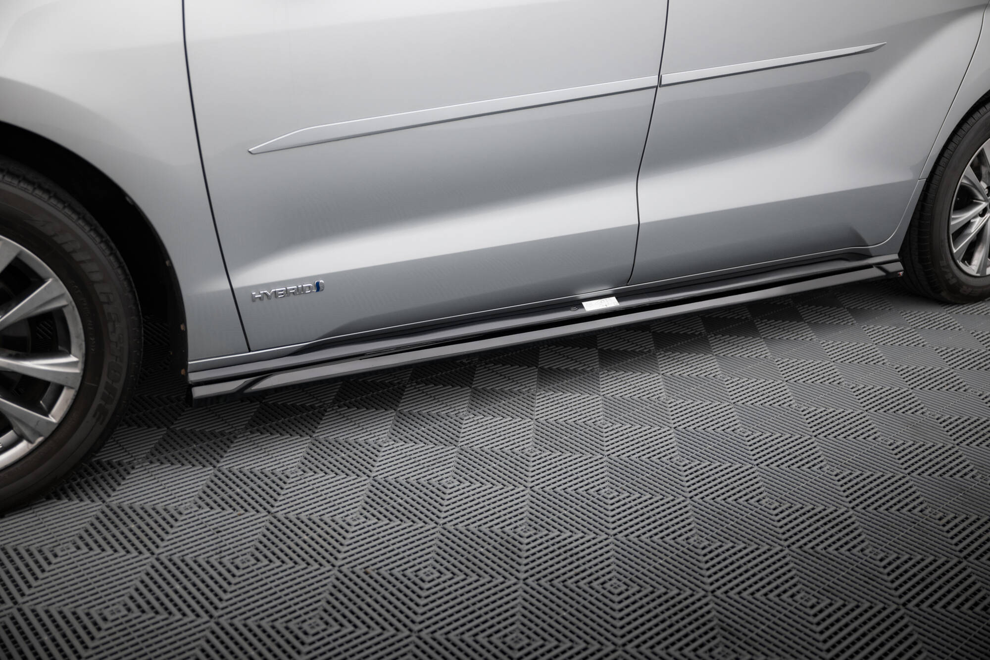 Side Skirts Diffusers Toyota Sienna Mk4 - Image 3