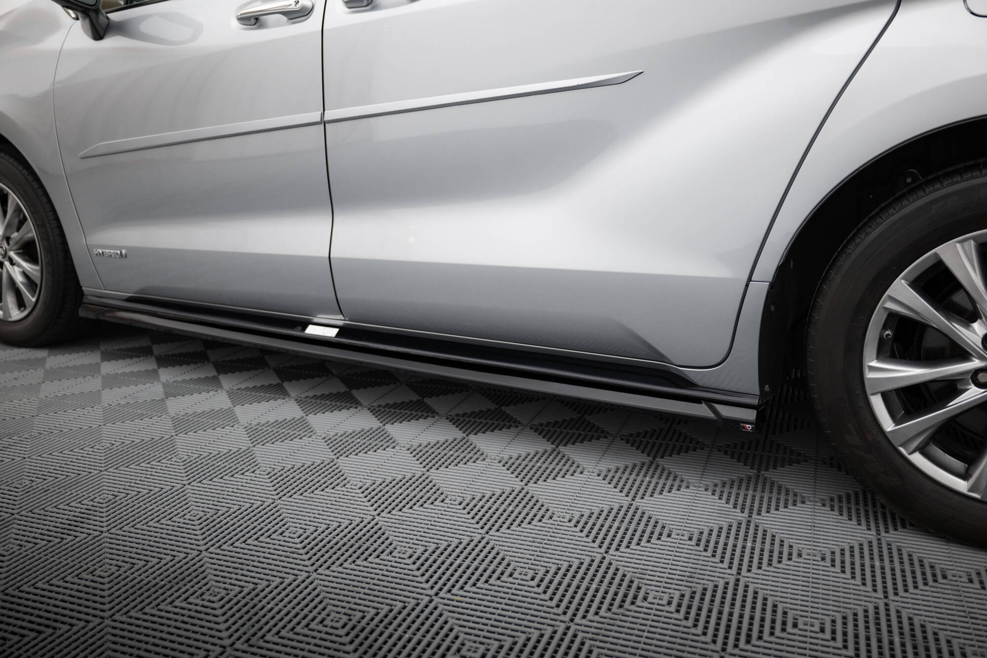 Side Skirts Diffusers Toyota Sienna Mk4 - Image 4