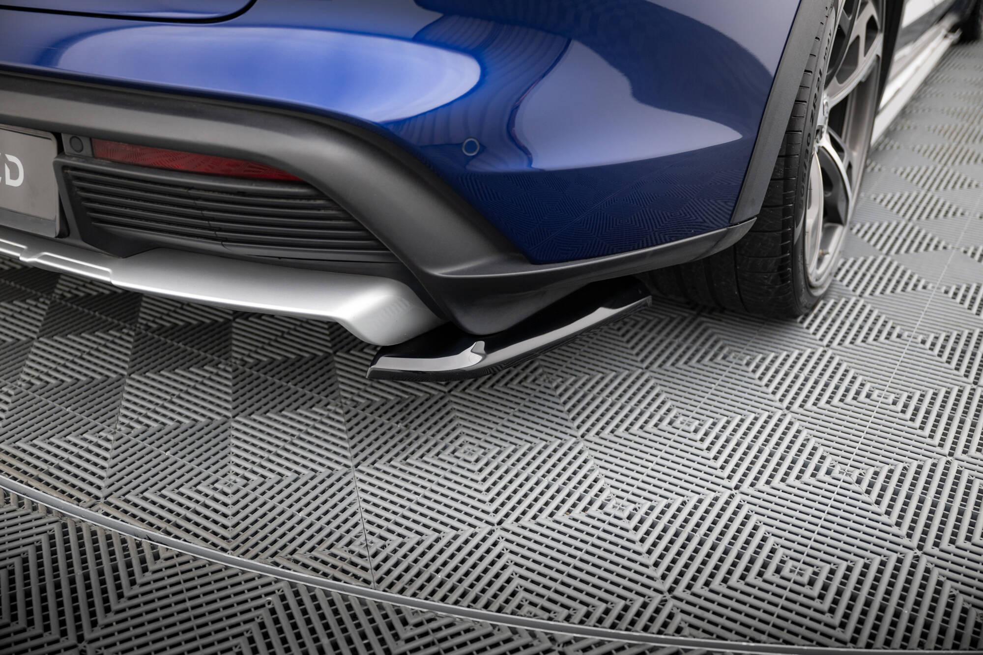 Rear Side Splitters Porsche Taycan Cross Turismo 4S - Image 3