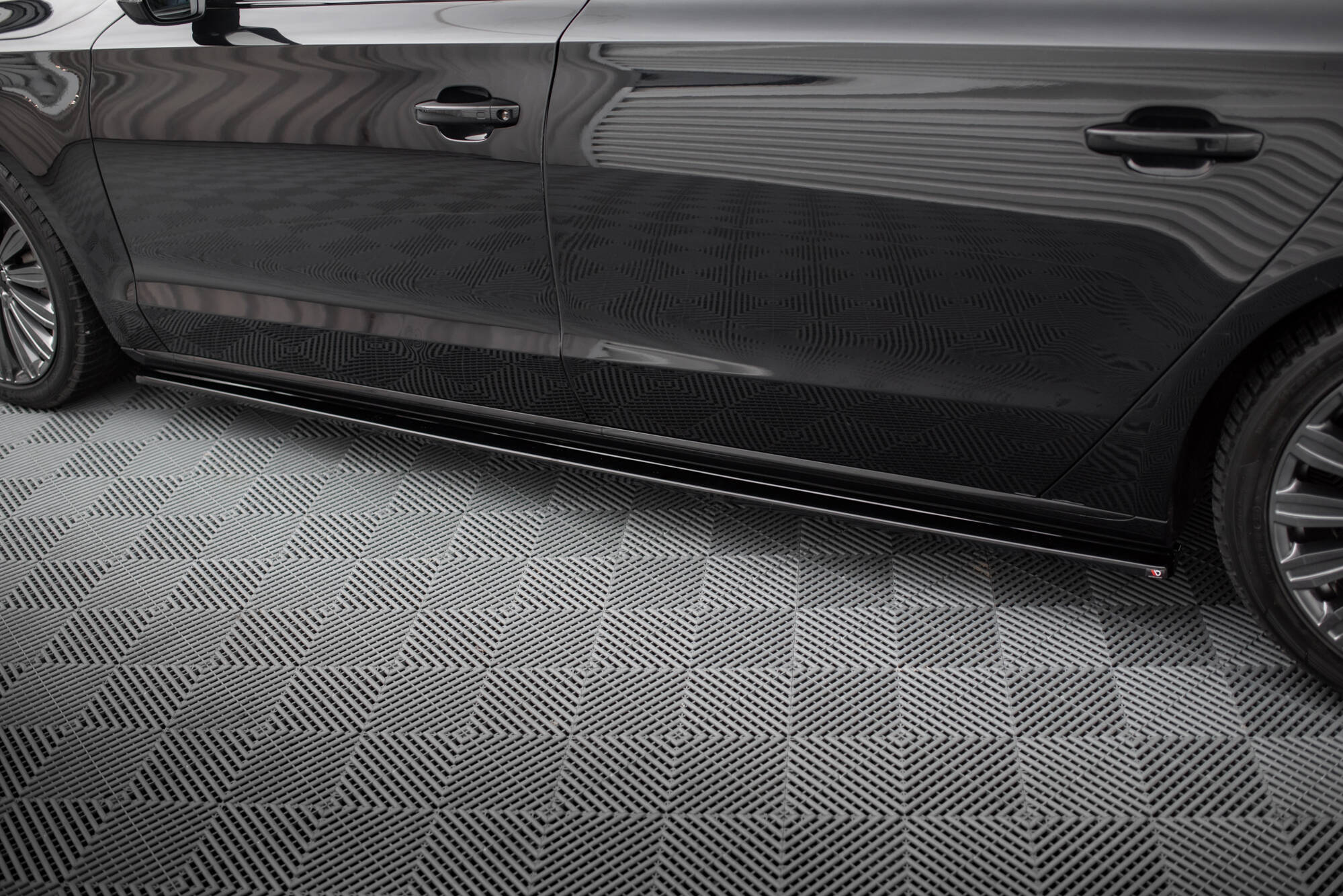 Set of Splitters Audi A8 Long D4 Facelift - Image 6