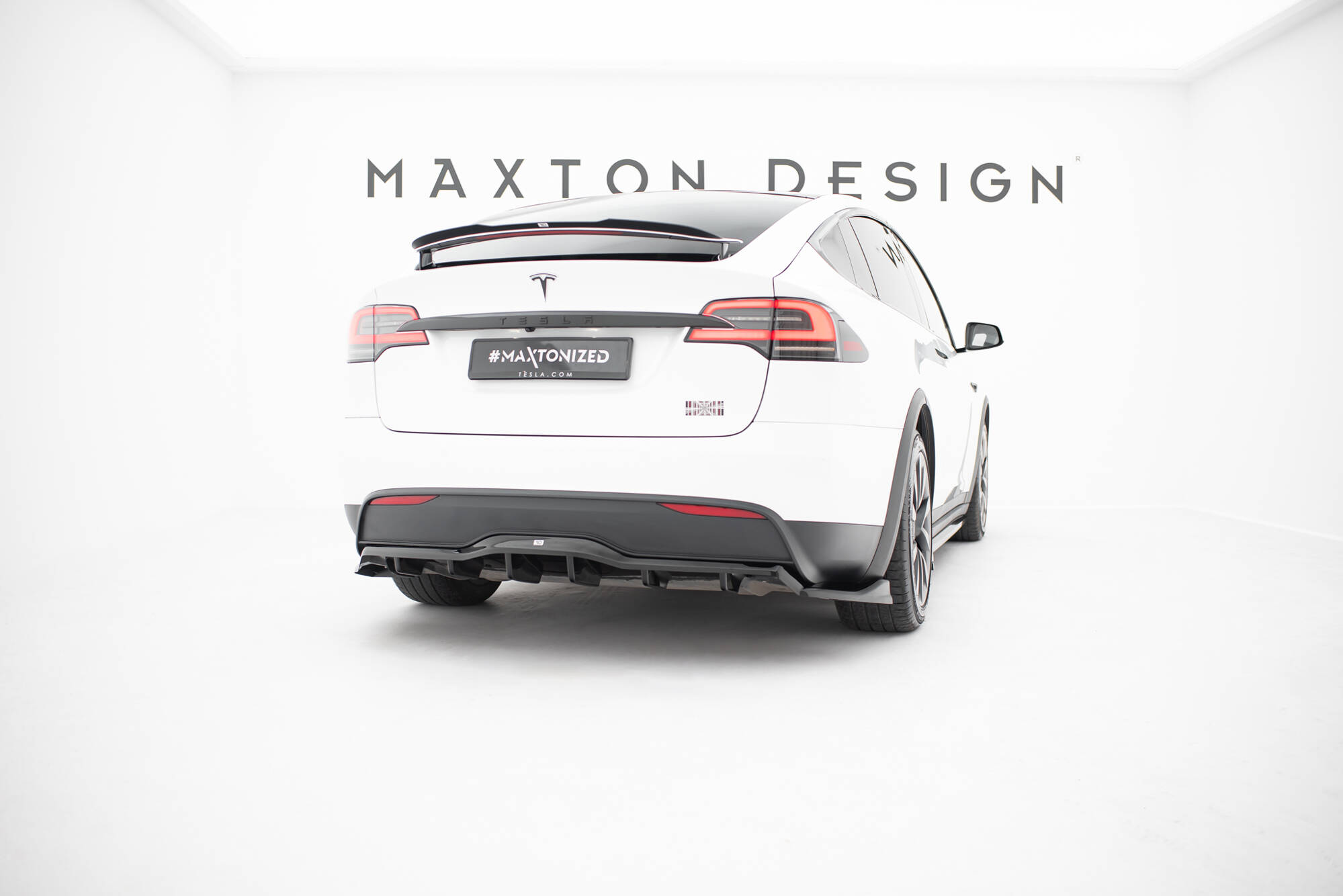 Rear Splitter (with vertical bars) V.2 Tesla Model X Mk1 Facelift - Image 2