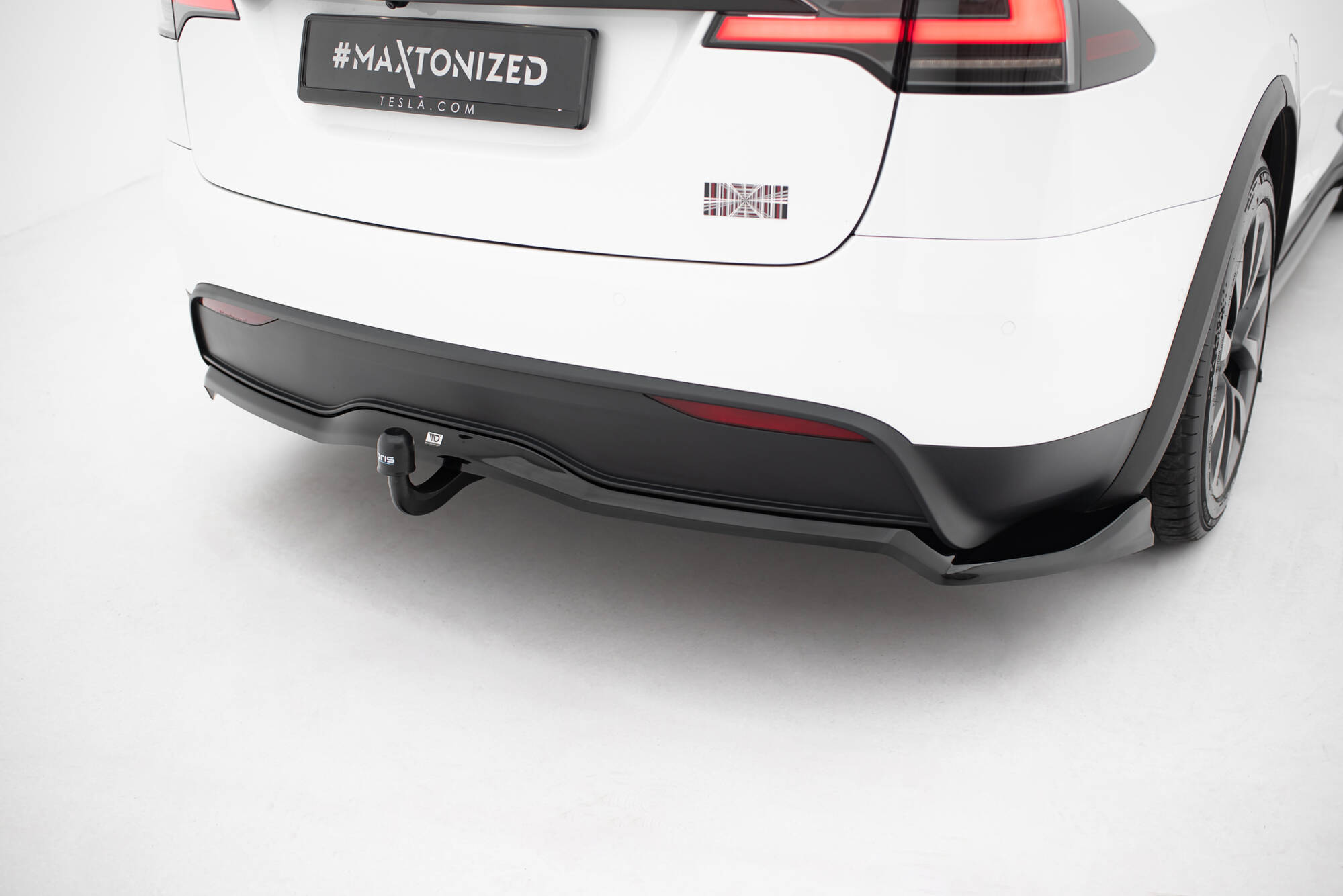 Rear Splitter (with vertical bars) V.2 Tesla Model X Mk1 Facelift - Image 7