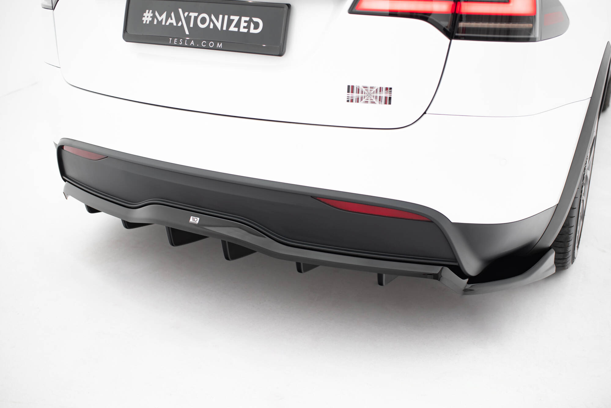 Rear Splitter (with vertical bars) V.2 Tesla Model X Mk1 Facelift - Image 3