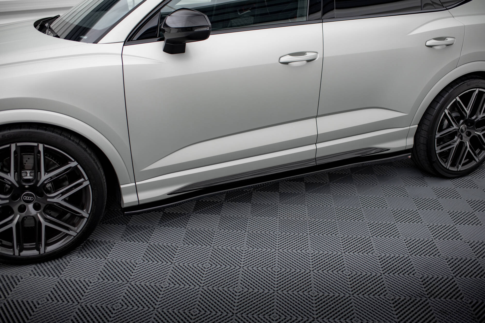 Set of Splitters Audi RSQ3 F3 - Image 5