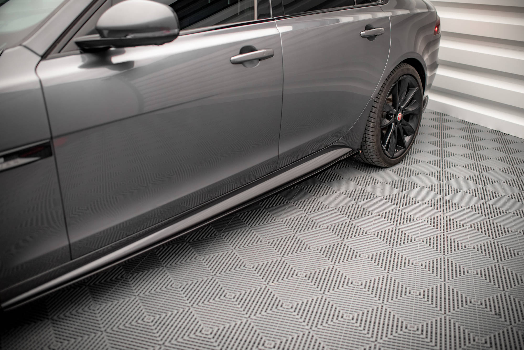 Set of Splitters Jaguar XF R-Sport Mk2 - Image 6