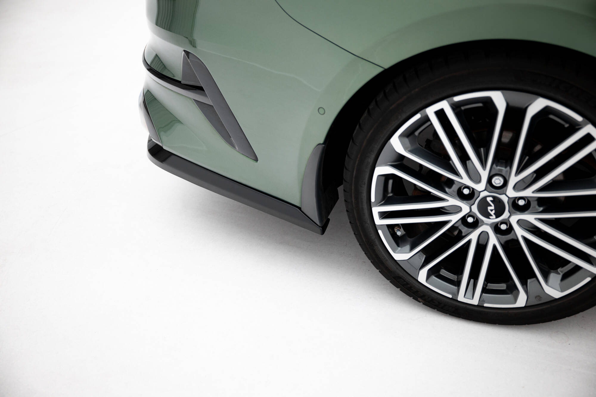 Rear Splitter (with vertical bars) Kia Proceed GT-Line Mk1 Facelift - Image 4