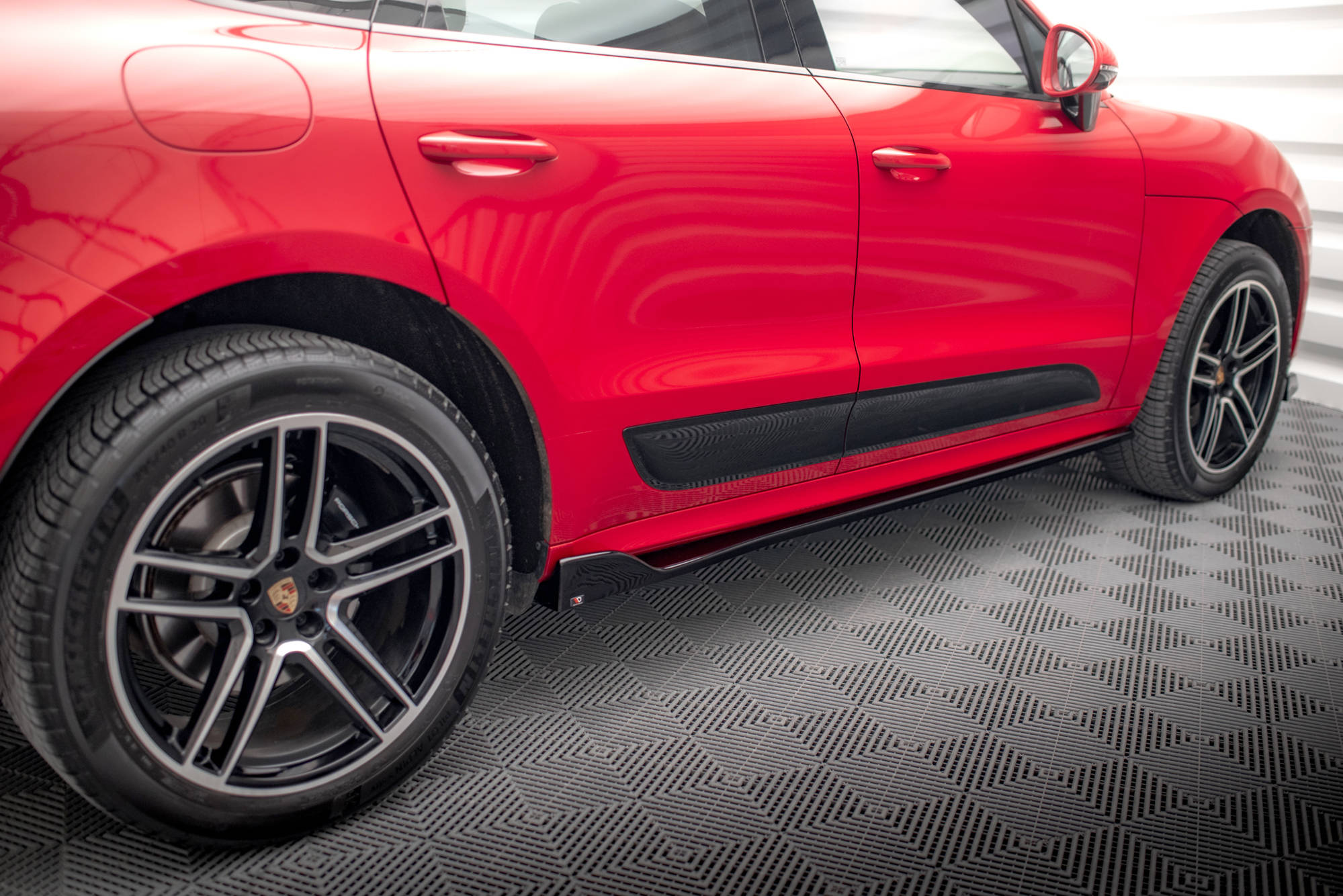 Set of Splitters Porsche Macan GTS / Sport Design Mk1 Facelift - Image 5