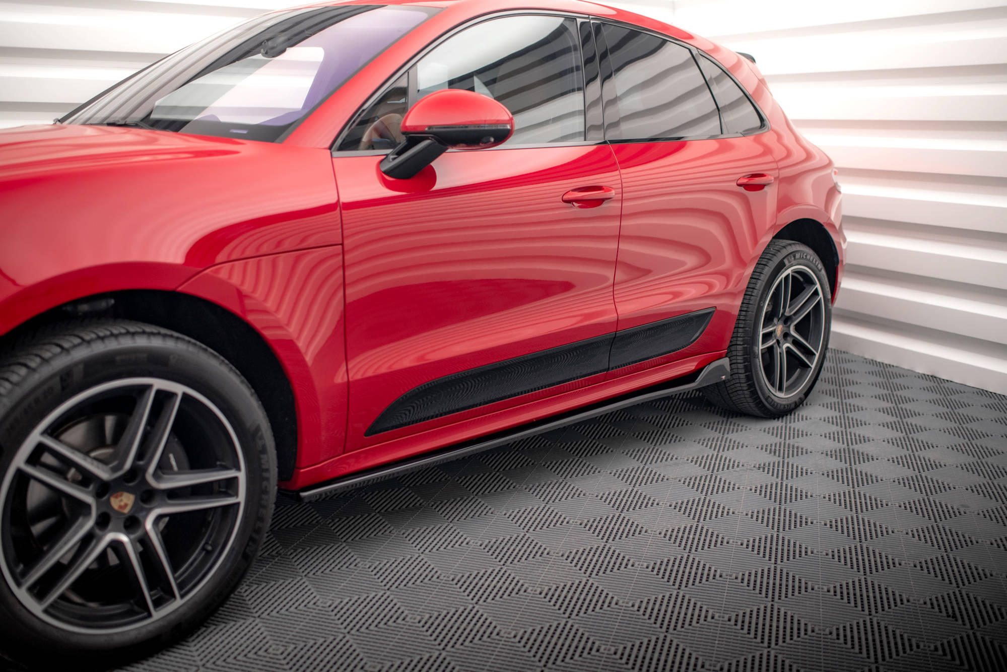 Set of Splitters Porsche Macan GTS / Sport Design Mk1 Facelift - Image 6