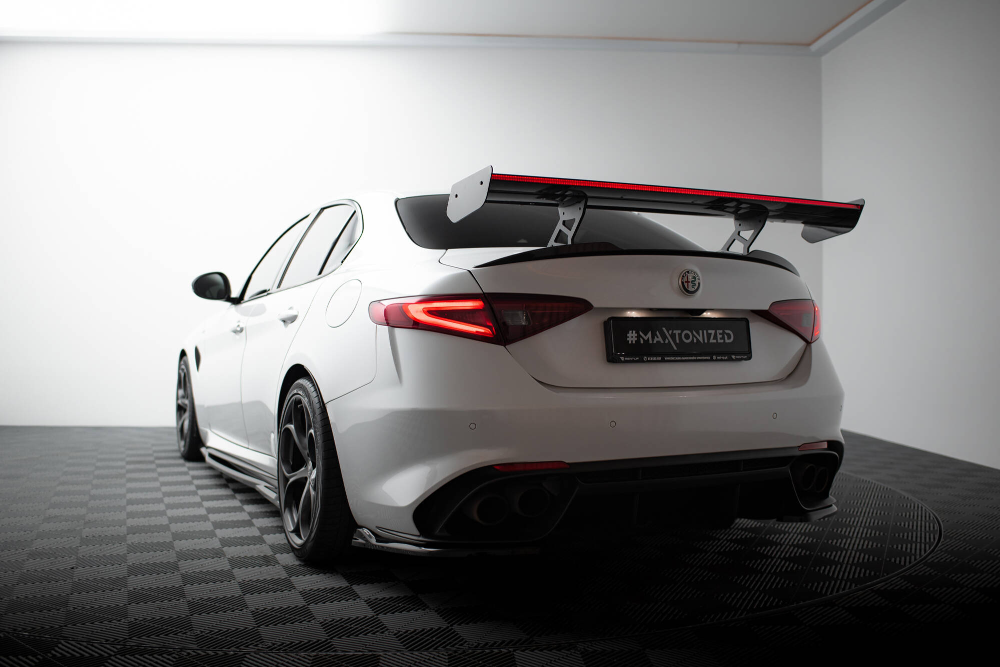 Carbon Spoiler + LED Alfa Romeo Giulia Quadrifoglio - Image 3