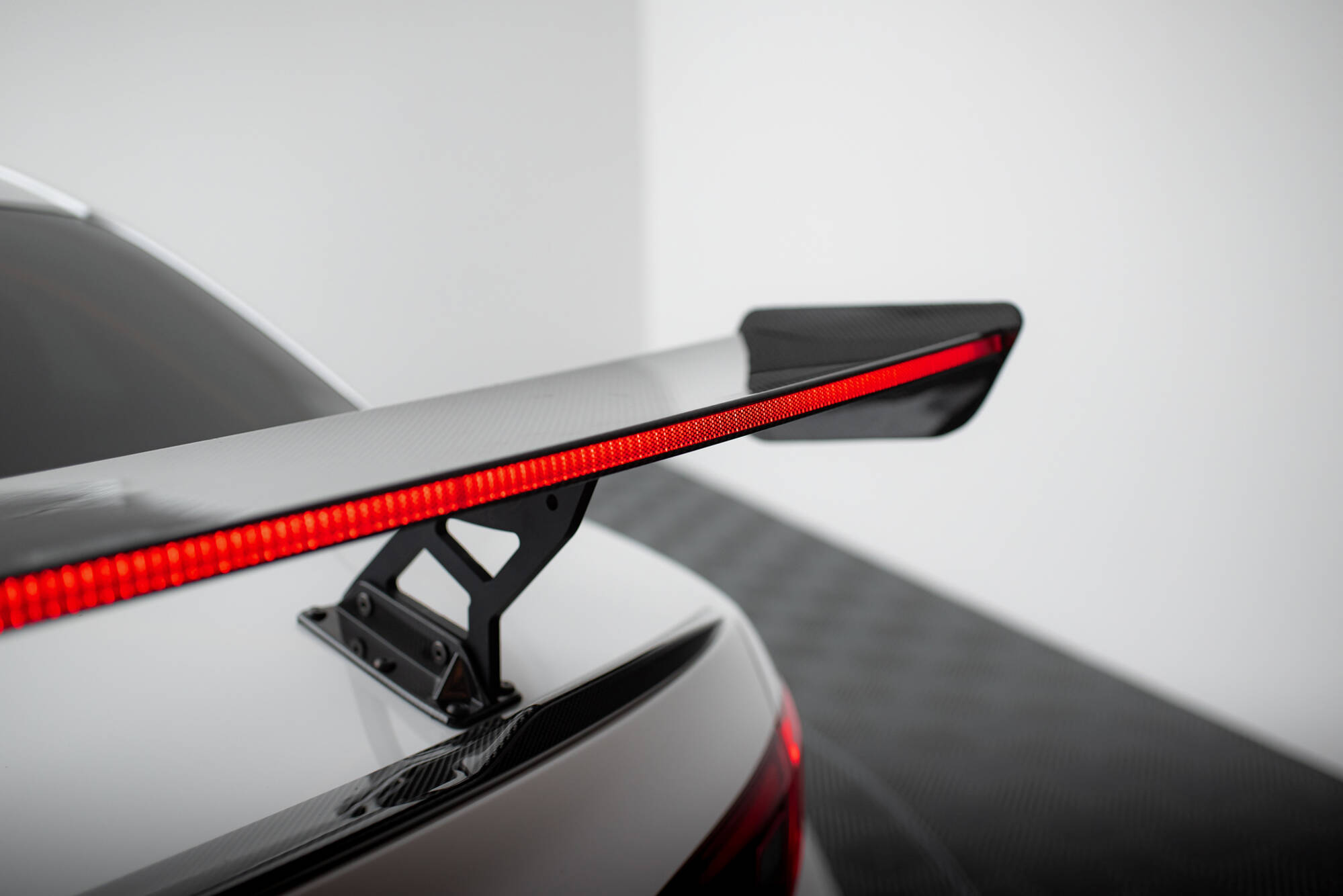 Carbon Spoiler + LED Alfa Romeo Giulia Quadrifoglio - Image 6