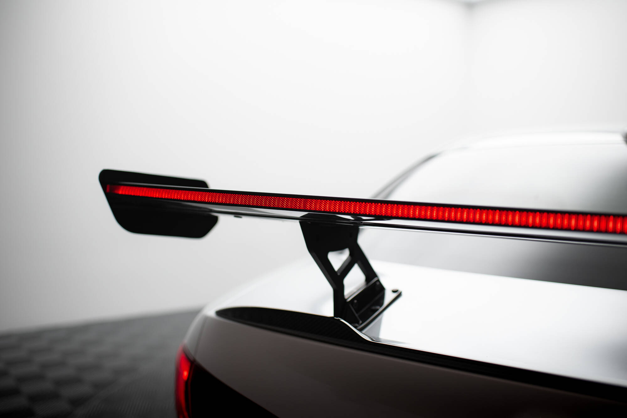Carbon Spoiler + LED Alfa Romeo Giulia Quadrifoglio - Image 2