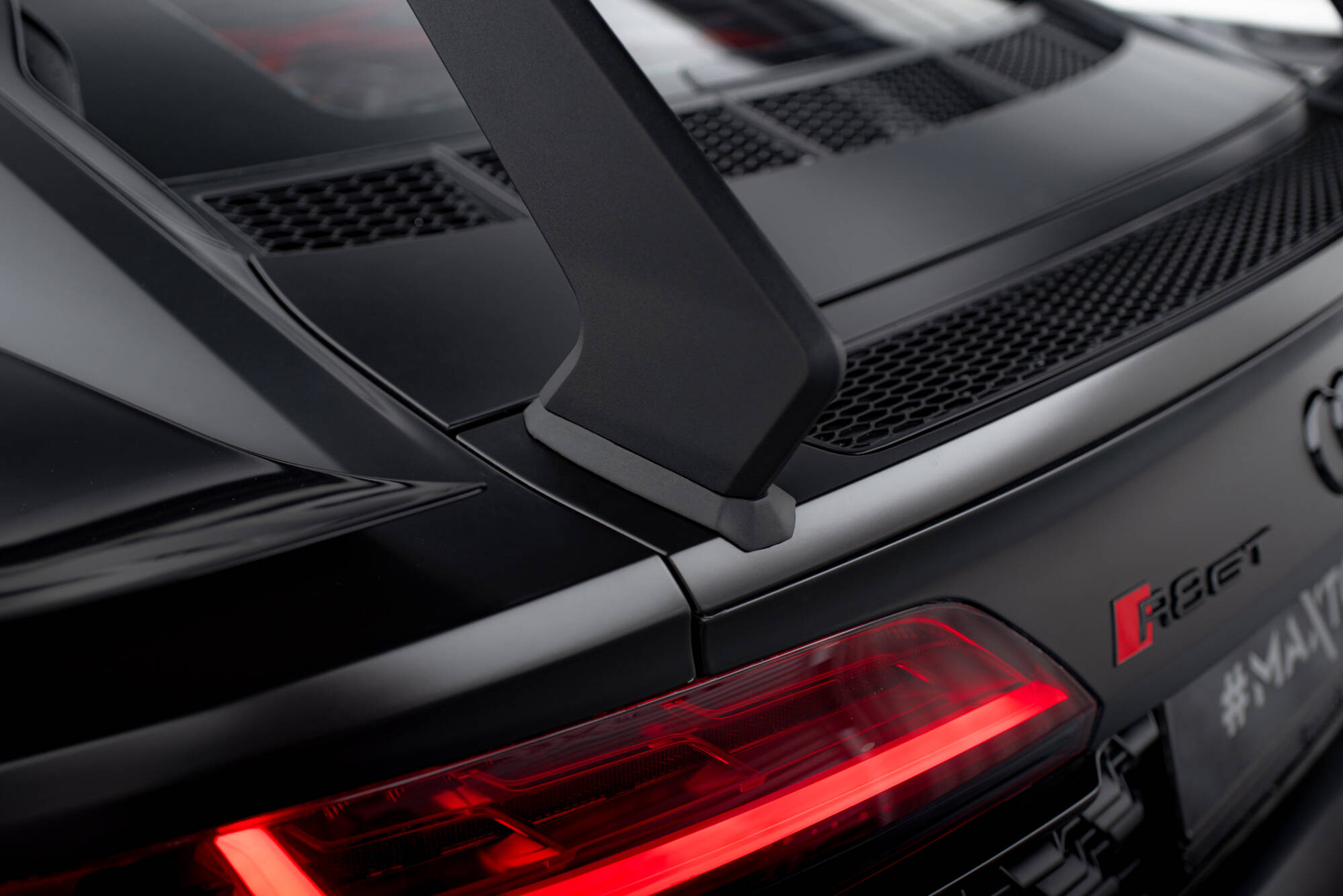 Carbon Spoiler + LED Audi R8 Mk2 - Image 8