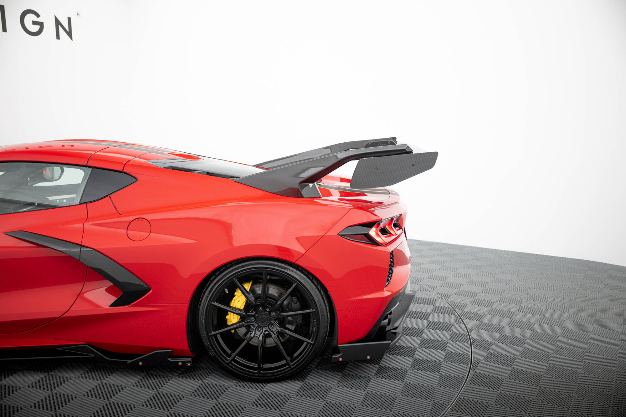 Carbon Spoiler + LED Chevrolet Corvette C8 - Image 3