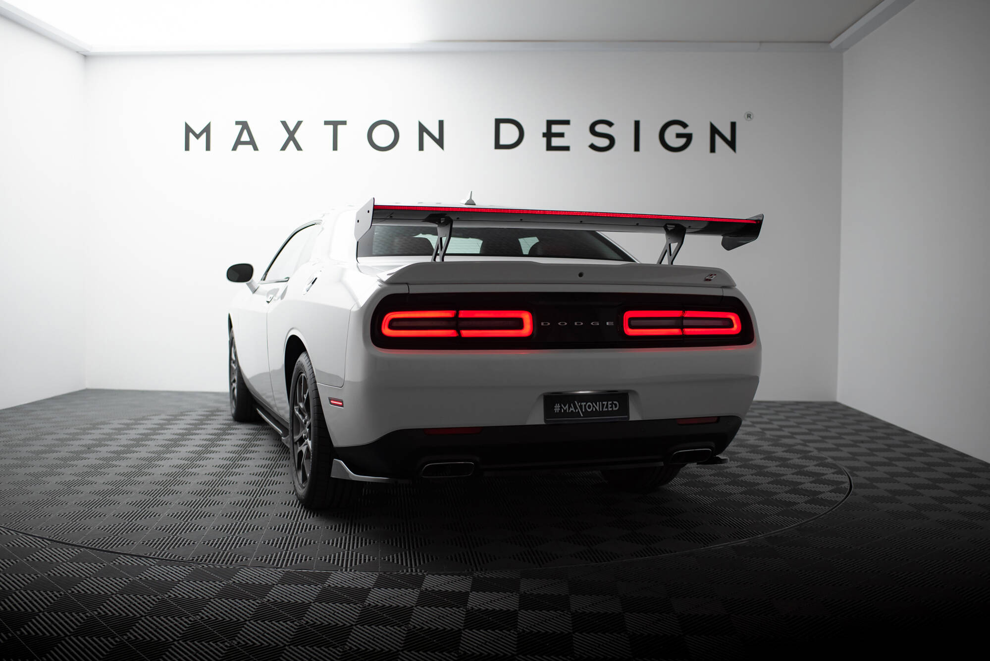 Carbon Spoiler + LED Dodge Challenger Mk3 - Image 3