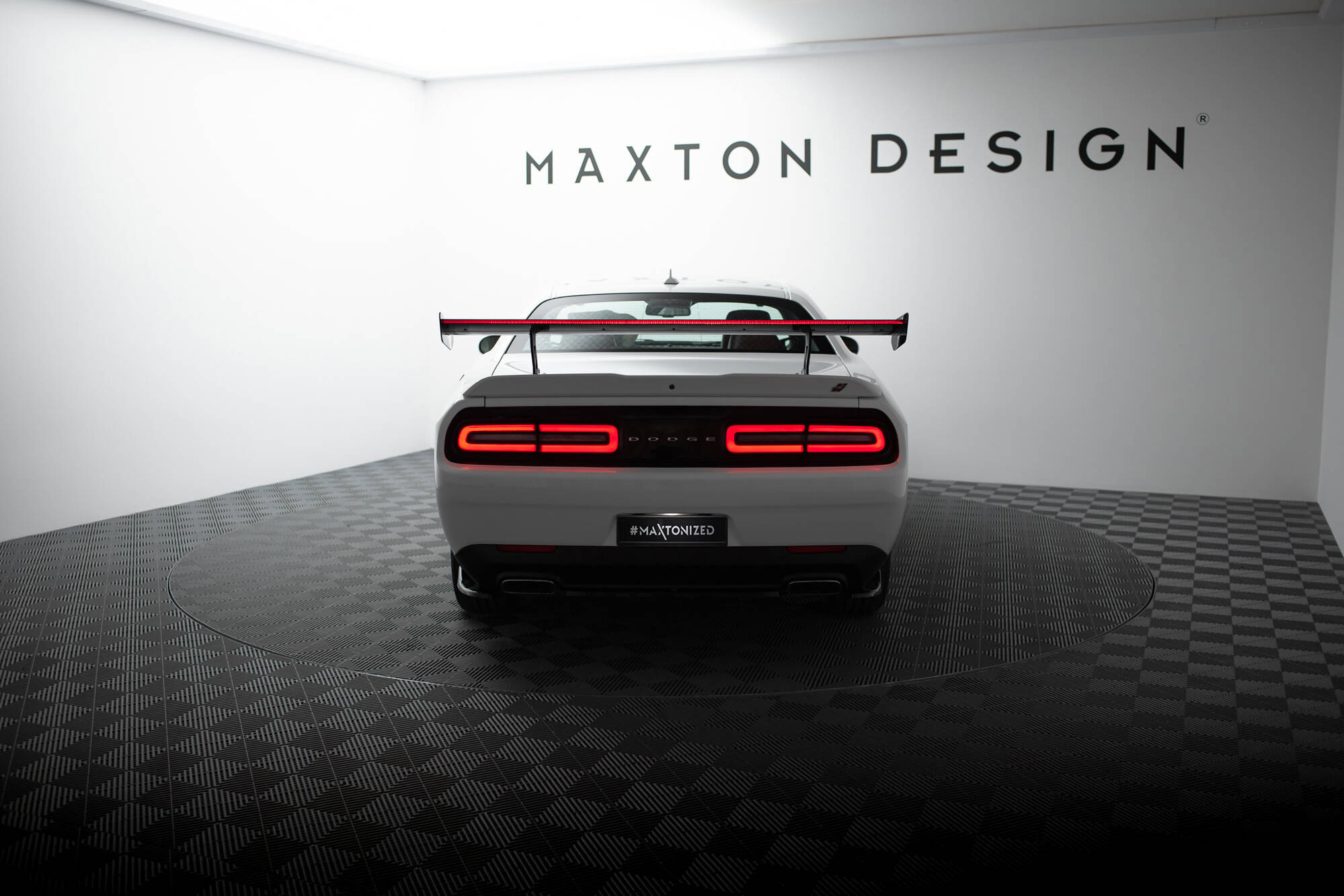 Carbon Spoiler + LED Dodge Challenger Mk3 - Image 5