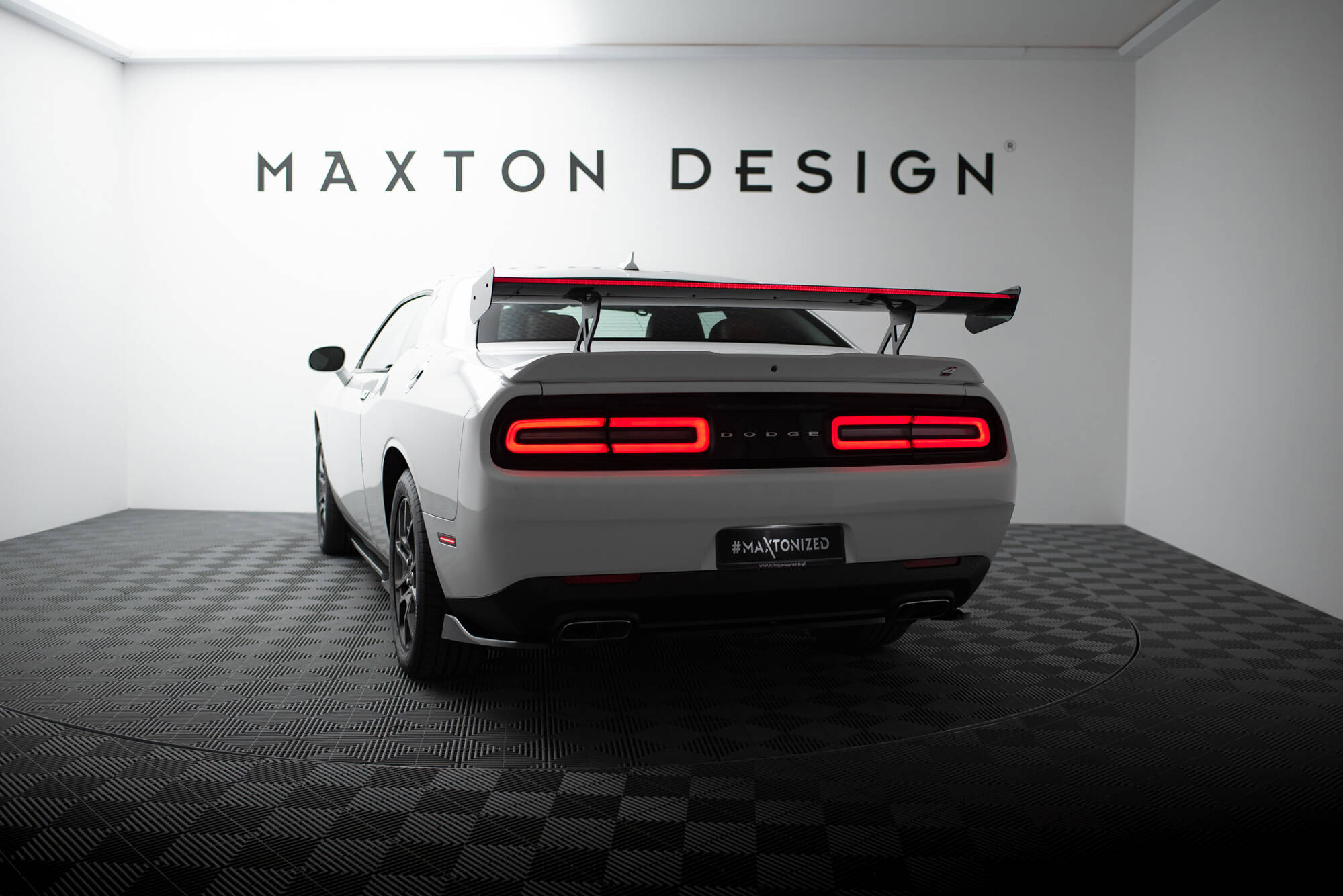 Carbon Spoiler + LED Dodge Challenger Mk3 - Image 6