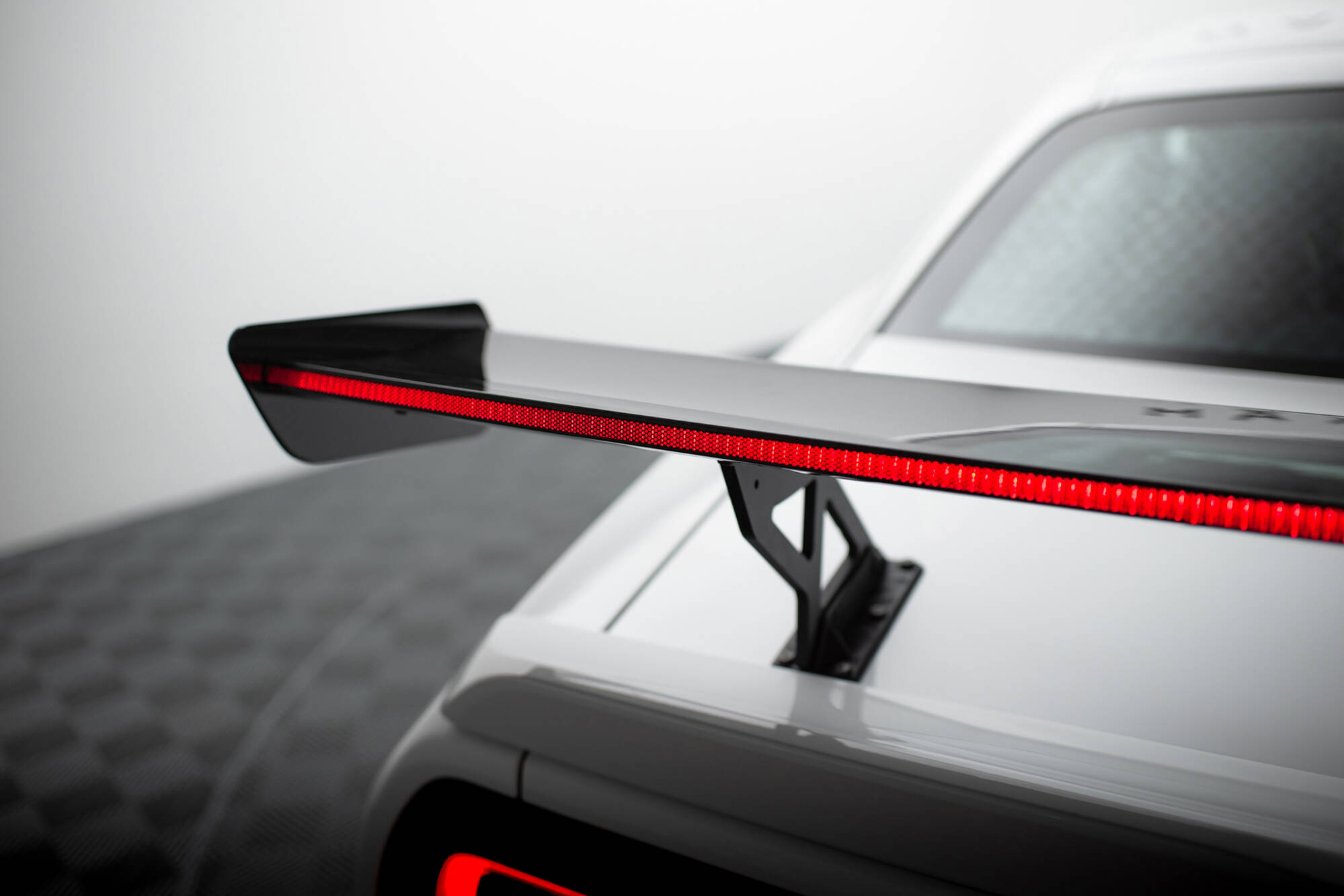 Carbon Spoiler + LED Dodge Challenger Mk3 - Image 7
