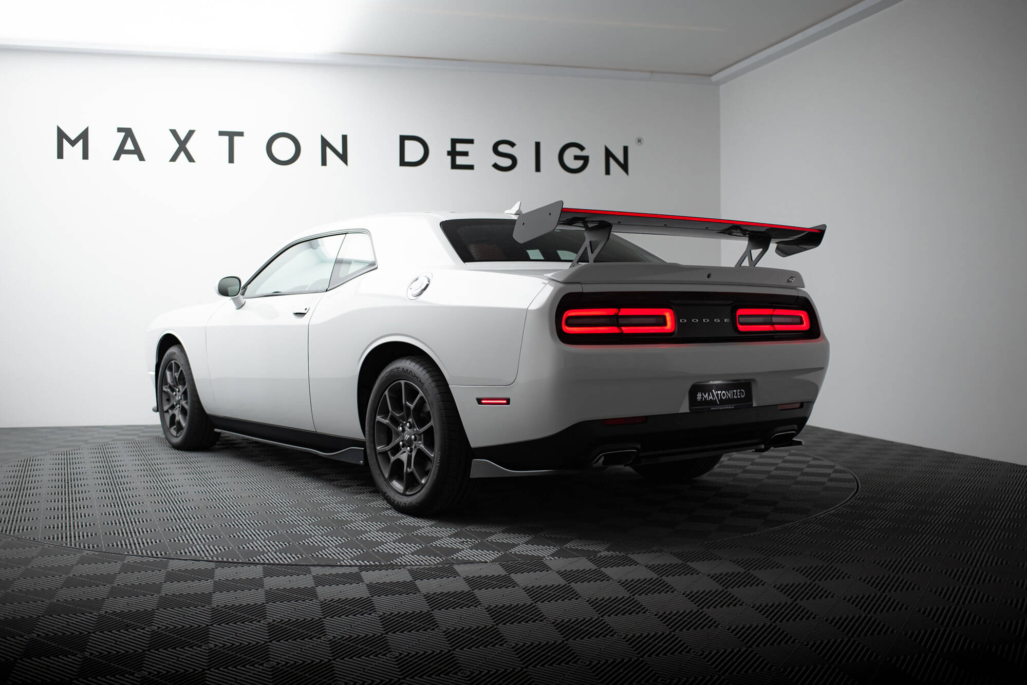 Carbon Spoiler + LED Dodge Challenger Mk3 - Image 8