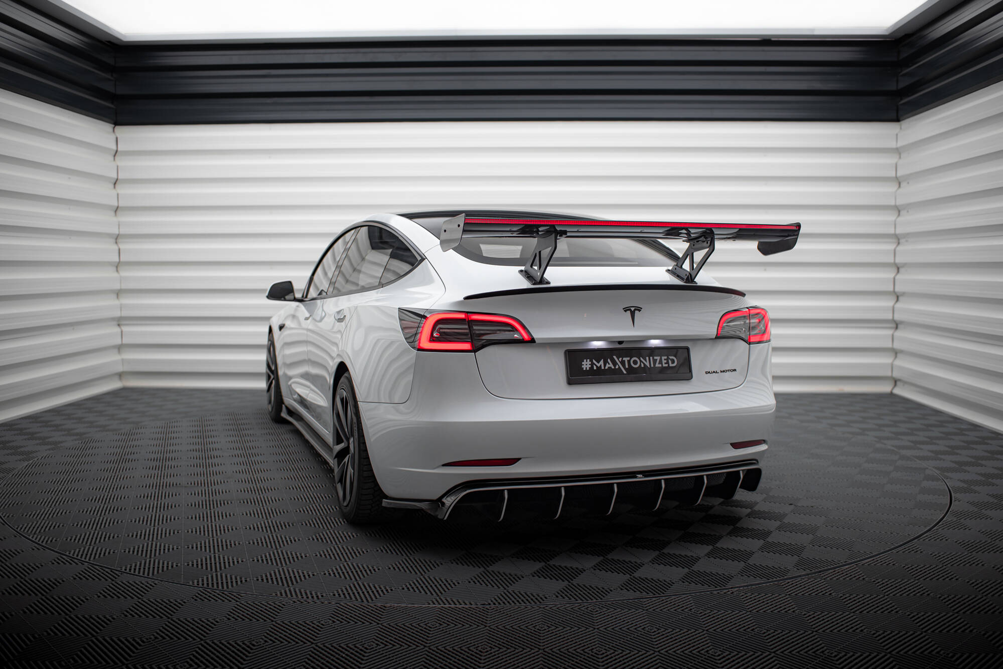 Carbon Spoiler + LED Tesla Model 3 - Image 6