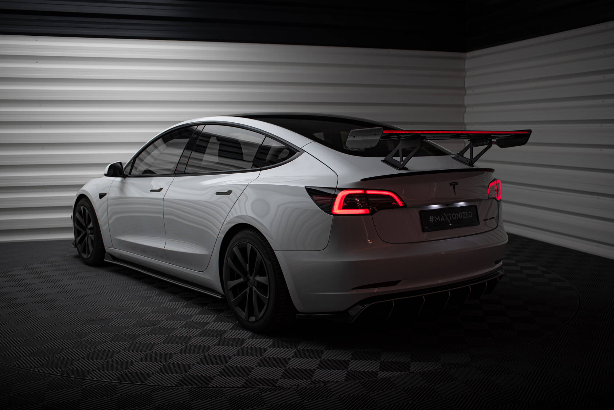 Carbon Spoiler + LED Tesla Model 3 - Image 7