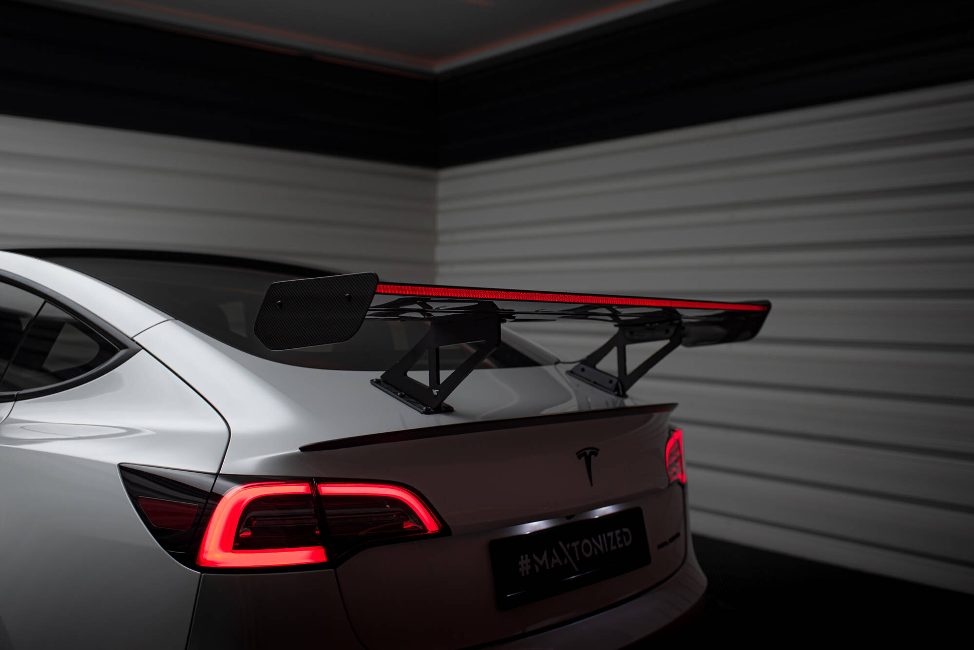 Carbon Spoiler + LED Tesla Model 3 - Image 8