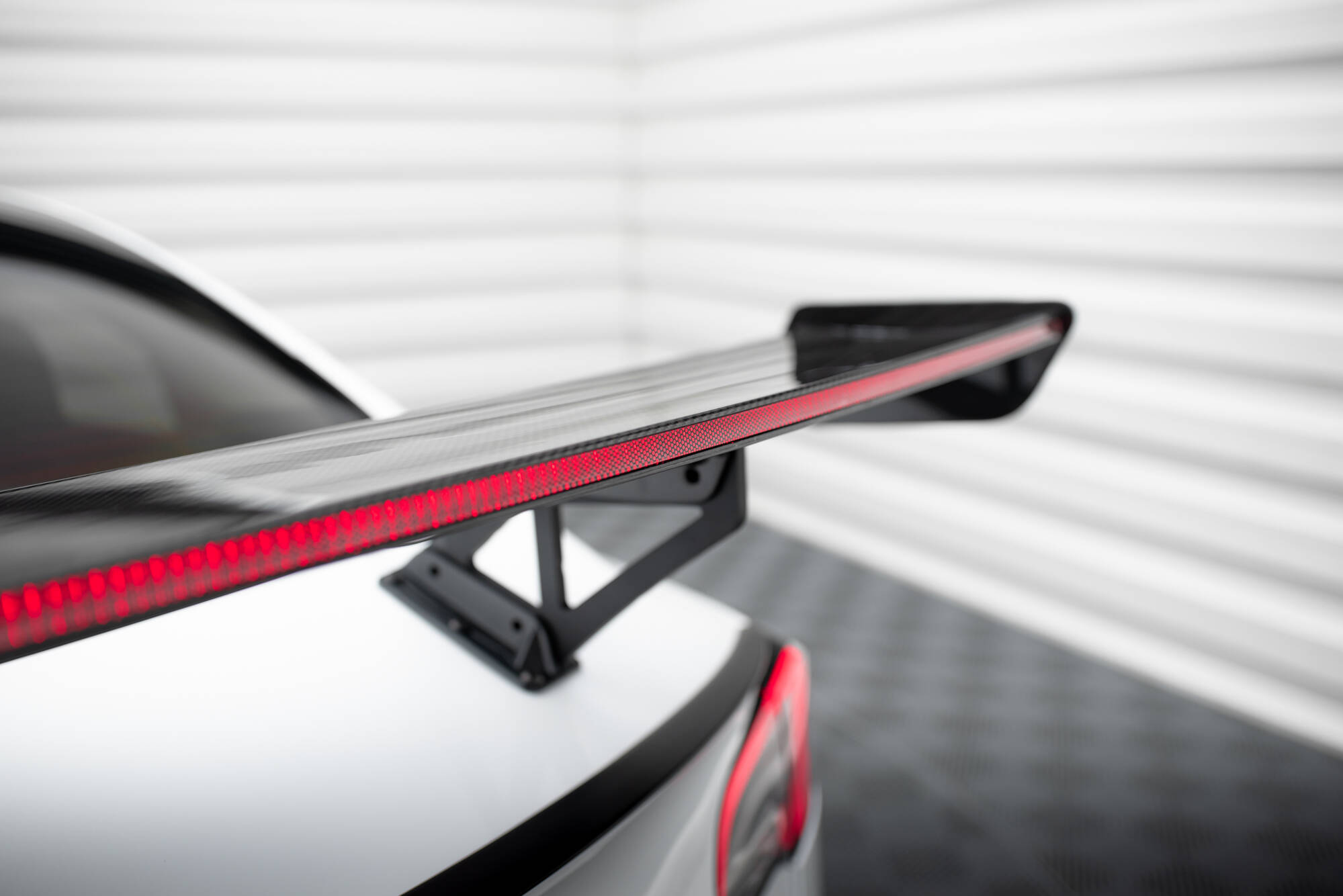 Carbon Spoiler + LED Tesla Model 3 - Image 12