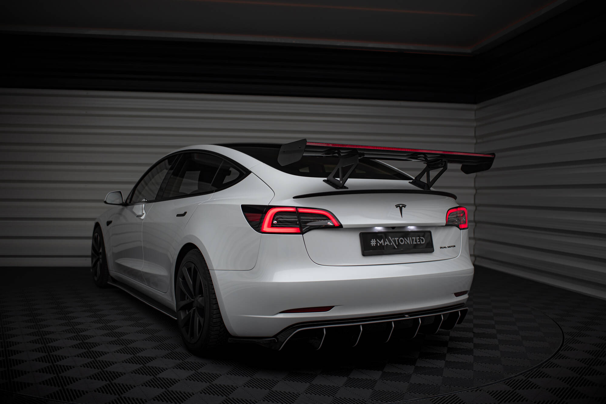 Carbon Spoiler + LED Tesla Model 3 - Image 13