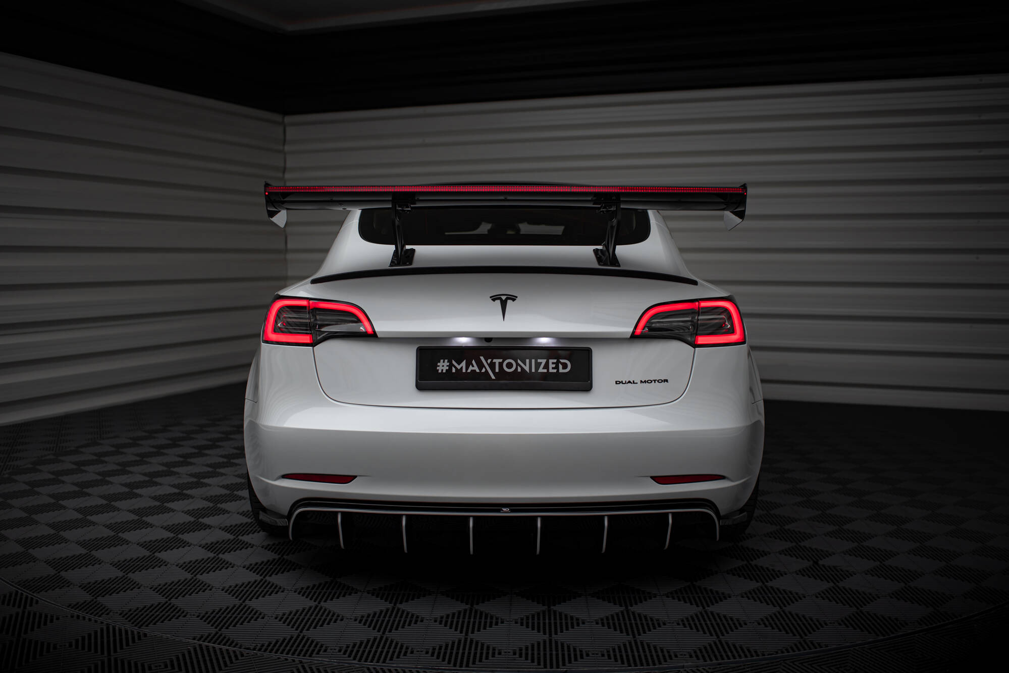 Carbon Spoiler + LED Tesla Model 3 - Image 14
