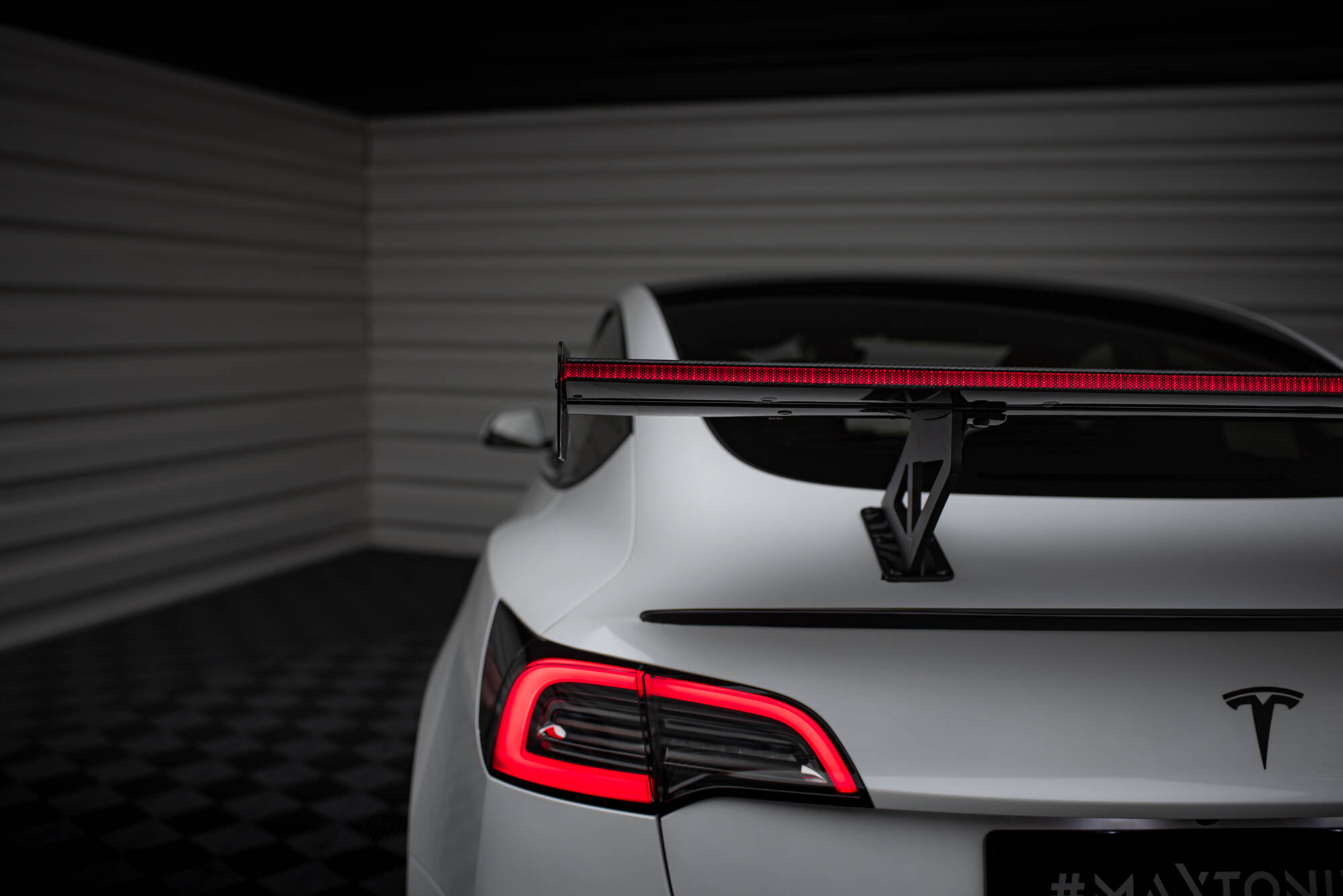Carbon Spoiler + LED Tesla Model 3 - Image 15