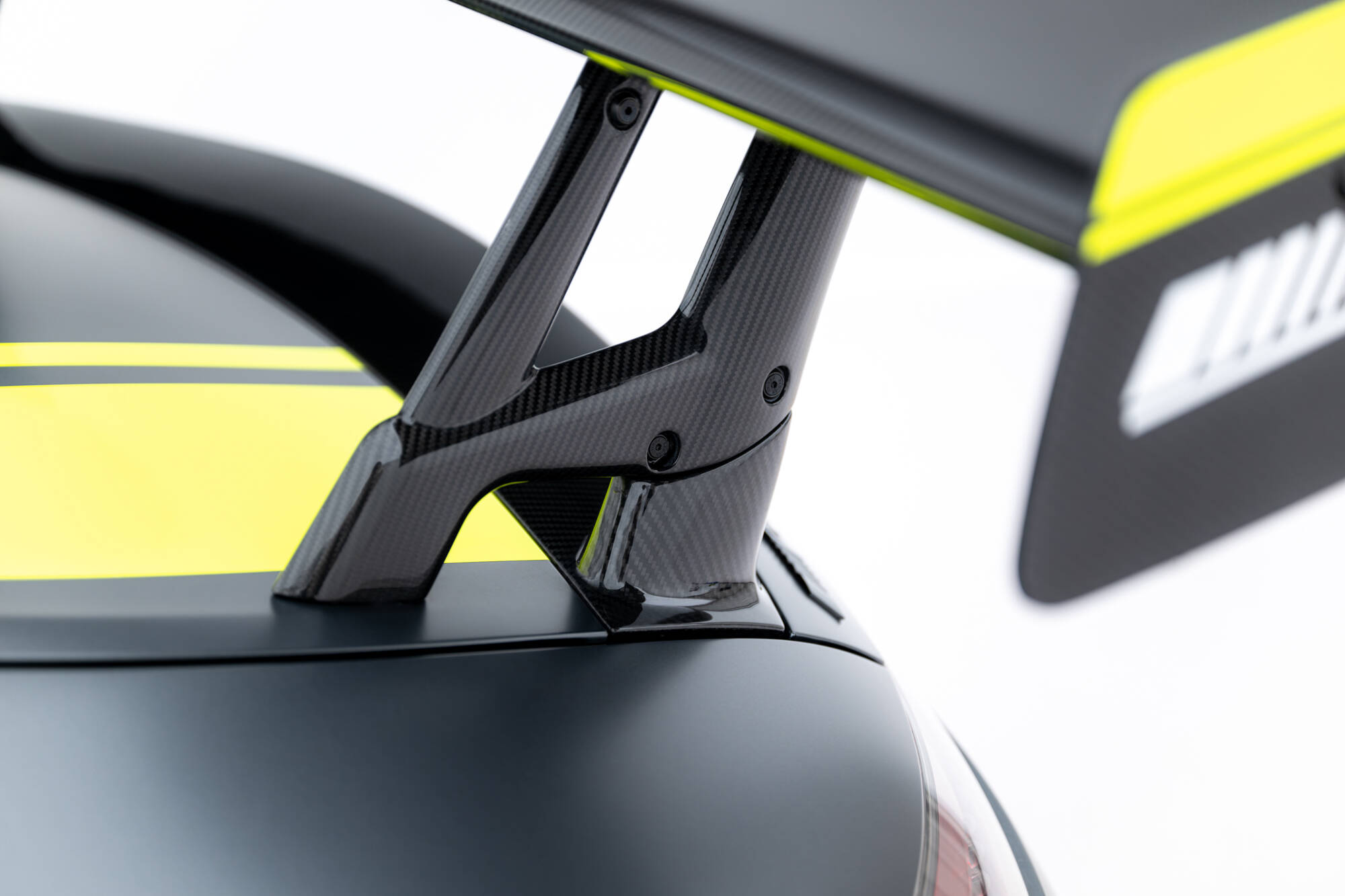 Carbon Spoiler Mercedes-AMG GTR C190 Facelift - Image 5