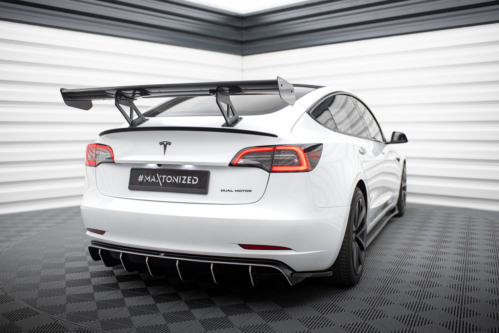 Carbon Spoiler Tesla Model 3 - Image 22