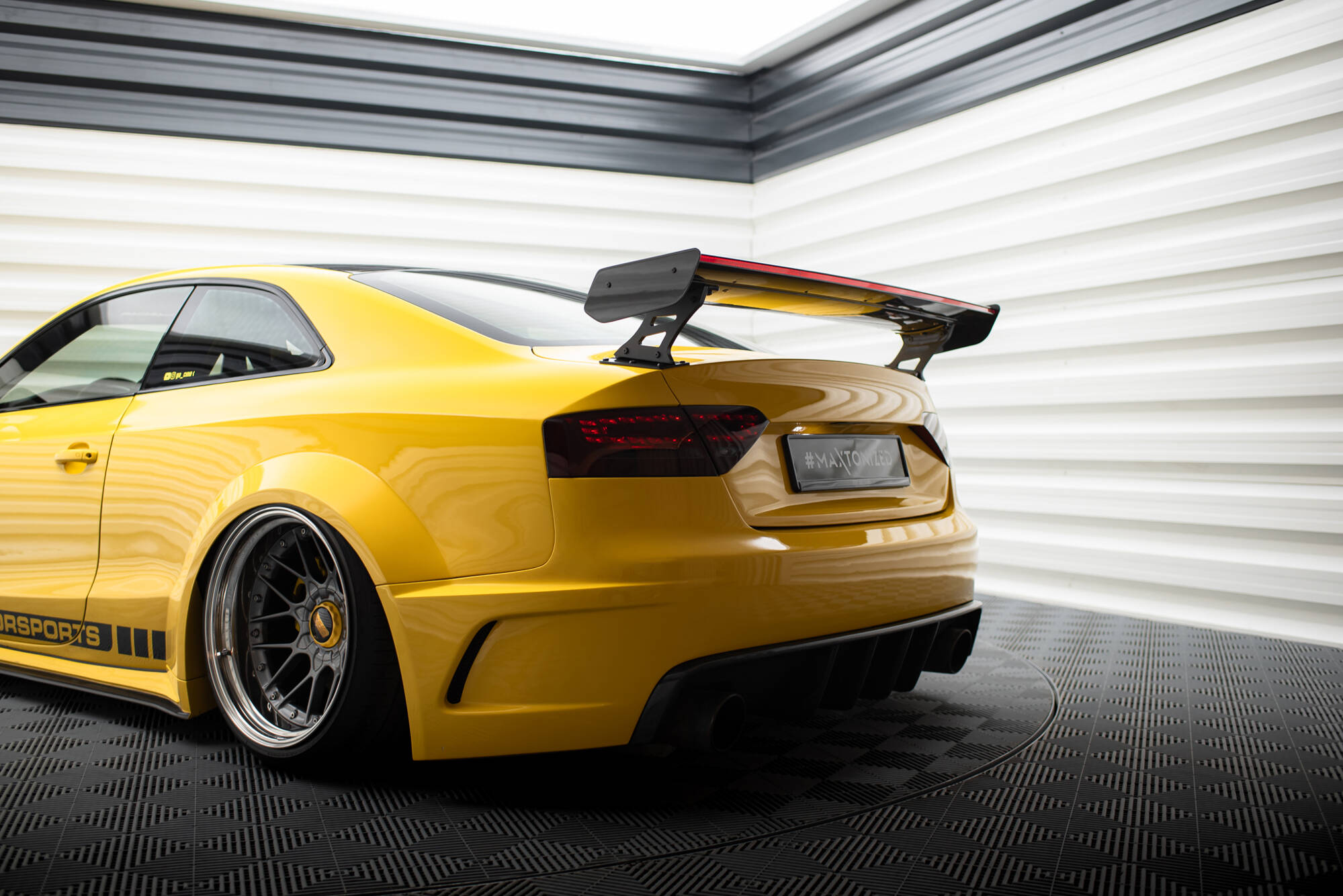 Carbon Spoiler With External Brackets Uprights + LED Audi A5 Coupe 8T - Image 8