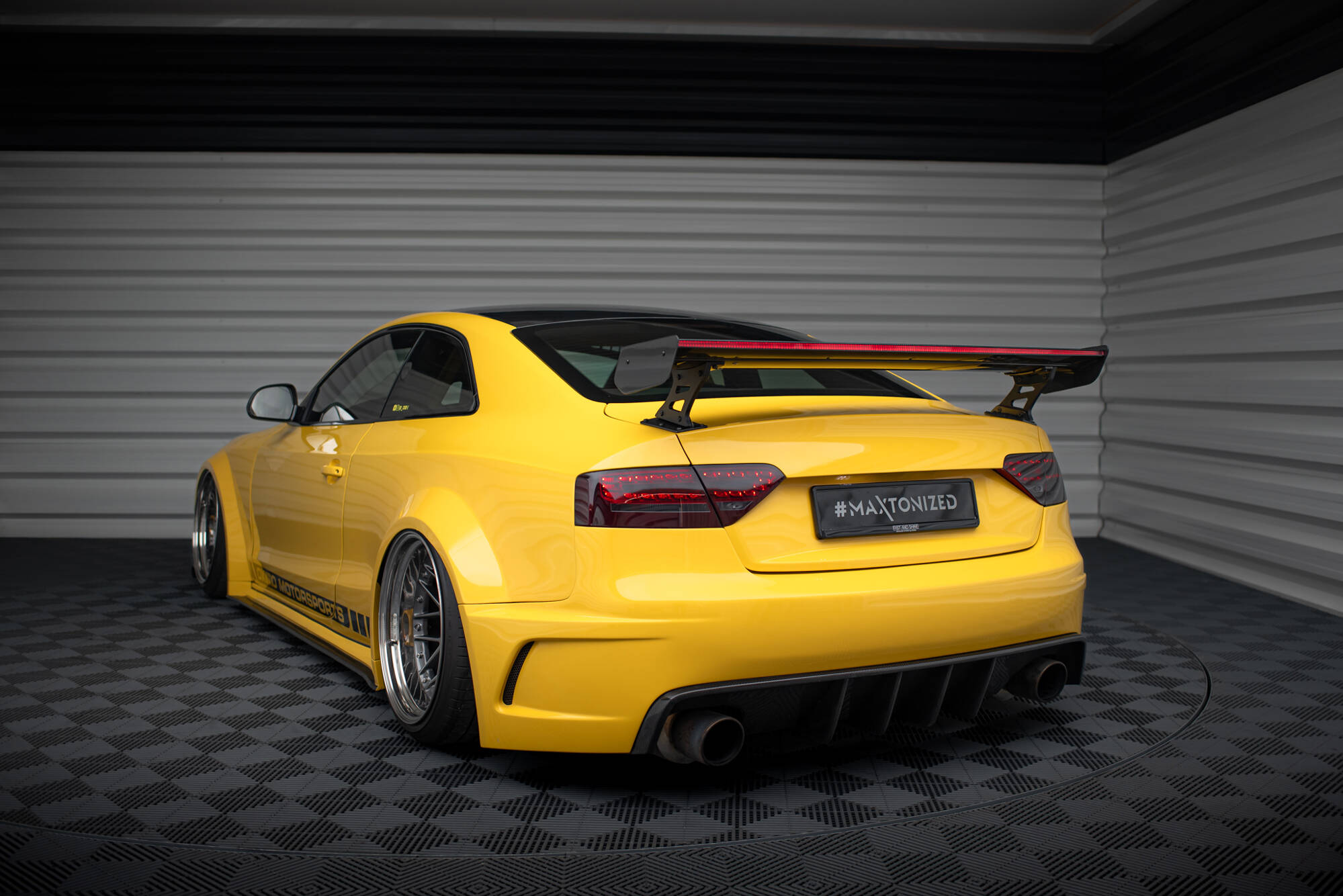Carbon Spoiler With External Brackets Uprights + LED Audi A5 Coupe 8T - Image 2