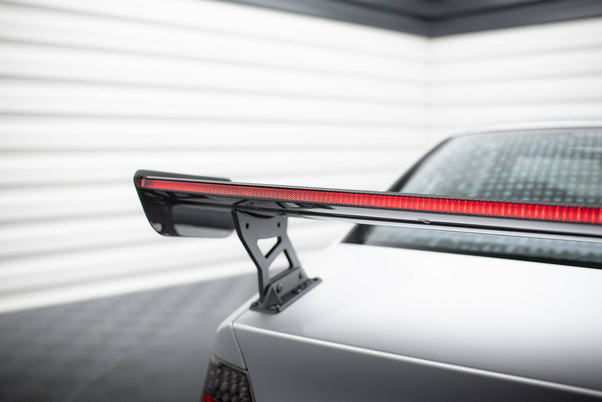 Carbon Spoiler With External Brackets Uprights + LED BMW 3 Coupe E46 - Image 12