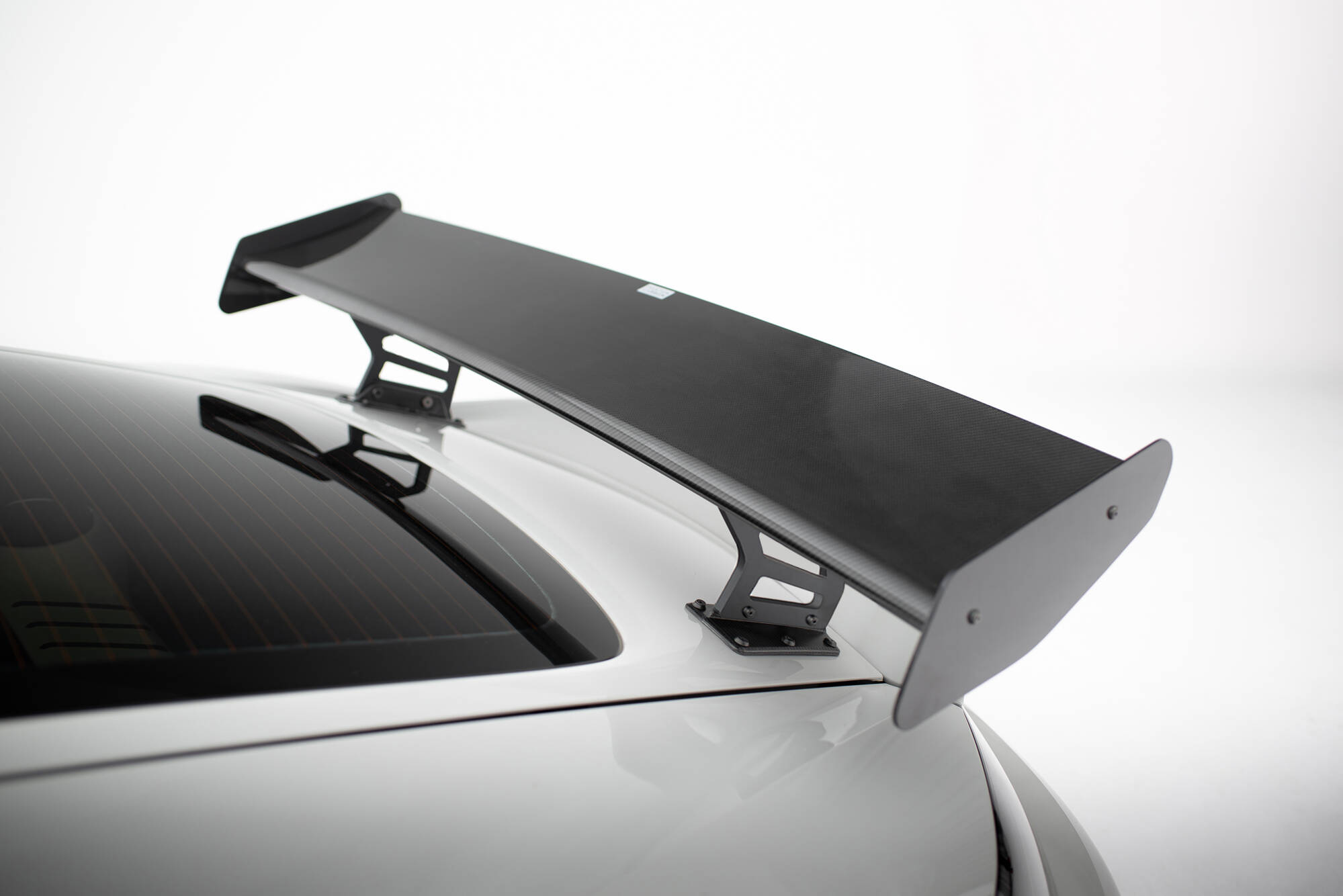 Carbon Spoiler With Internal Brackets Uprights V.2 + LED Porsche 718 Cayman 982c - Image 3