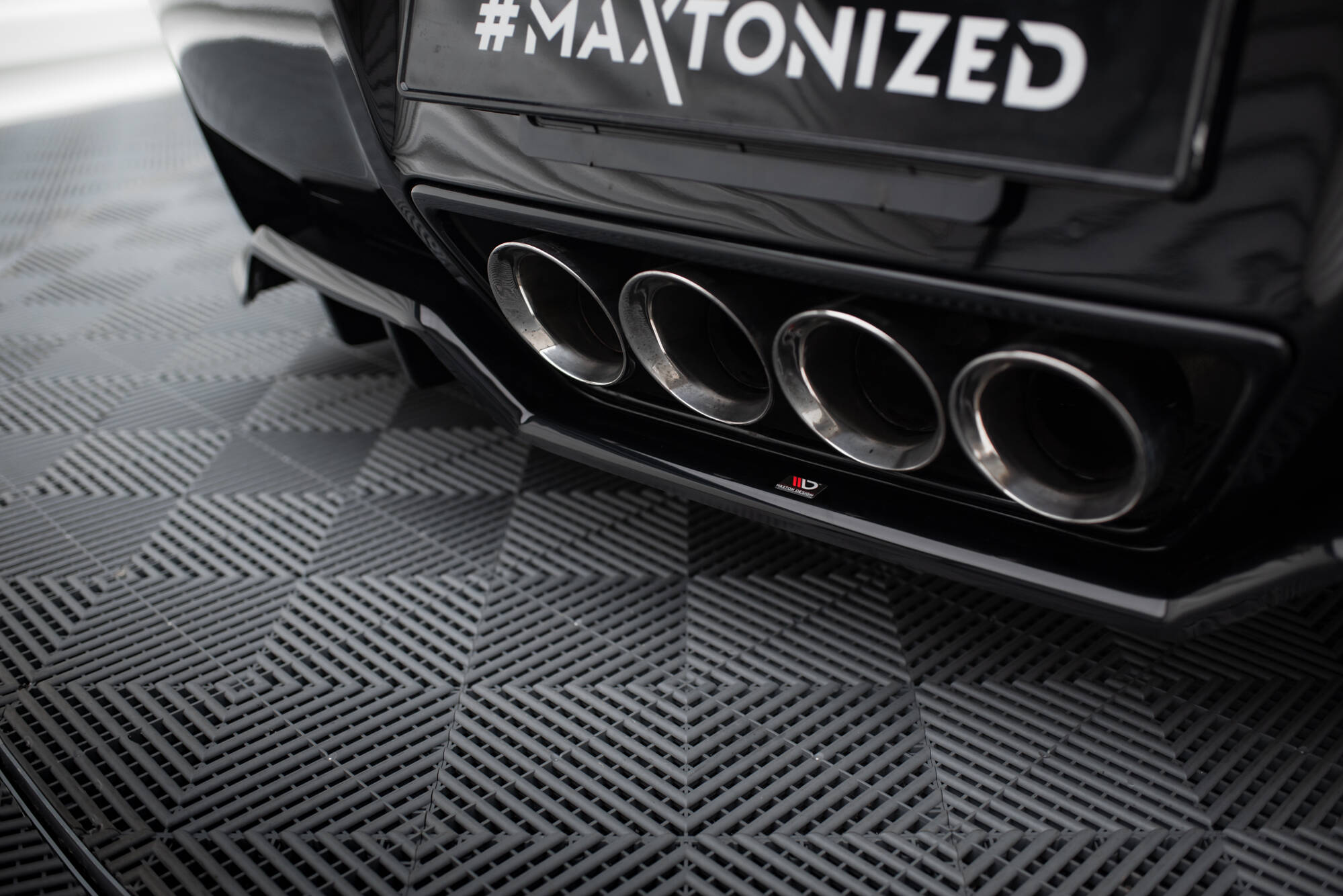 Central Rear Splitter (with vertical bars) Chevrolet Corvette C7 - Image 4