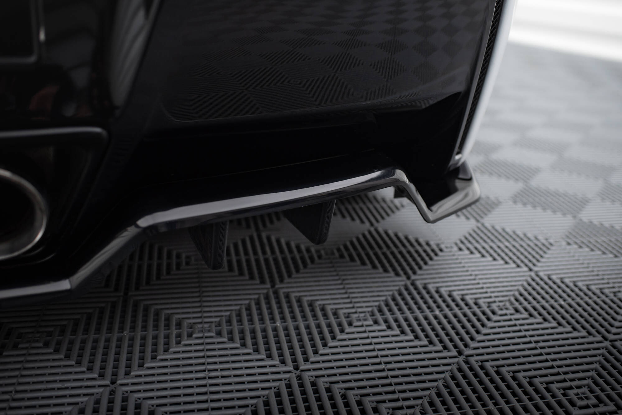 Central Rear Splitter (with vertical bars) Chevrolet Corvette C7 - Image 5