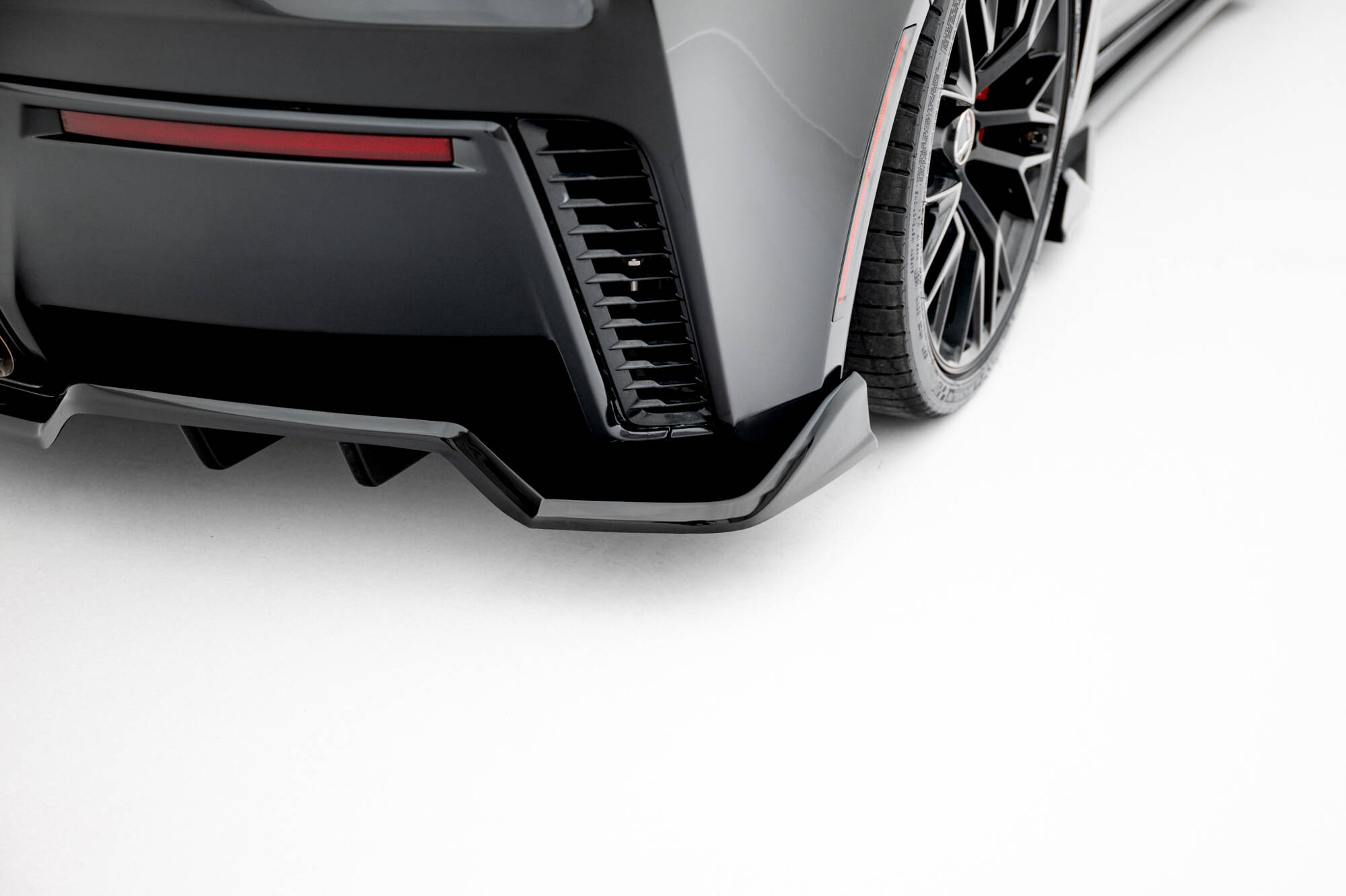 Central Rear Splitter (with vertical bars) Chevrolet Corvette Z06 C7 - Image 3