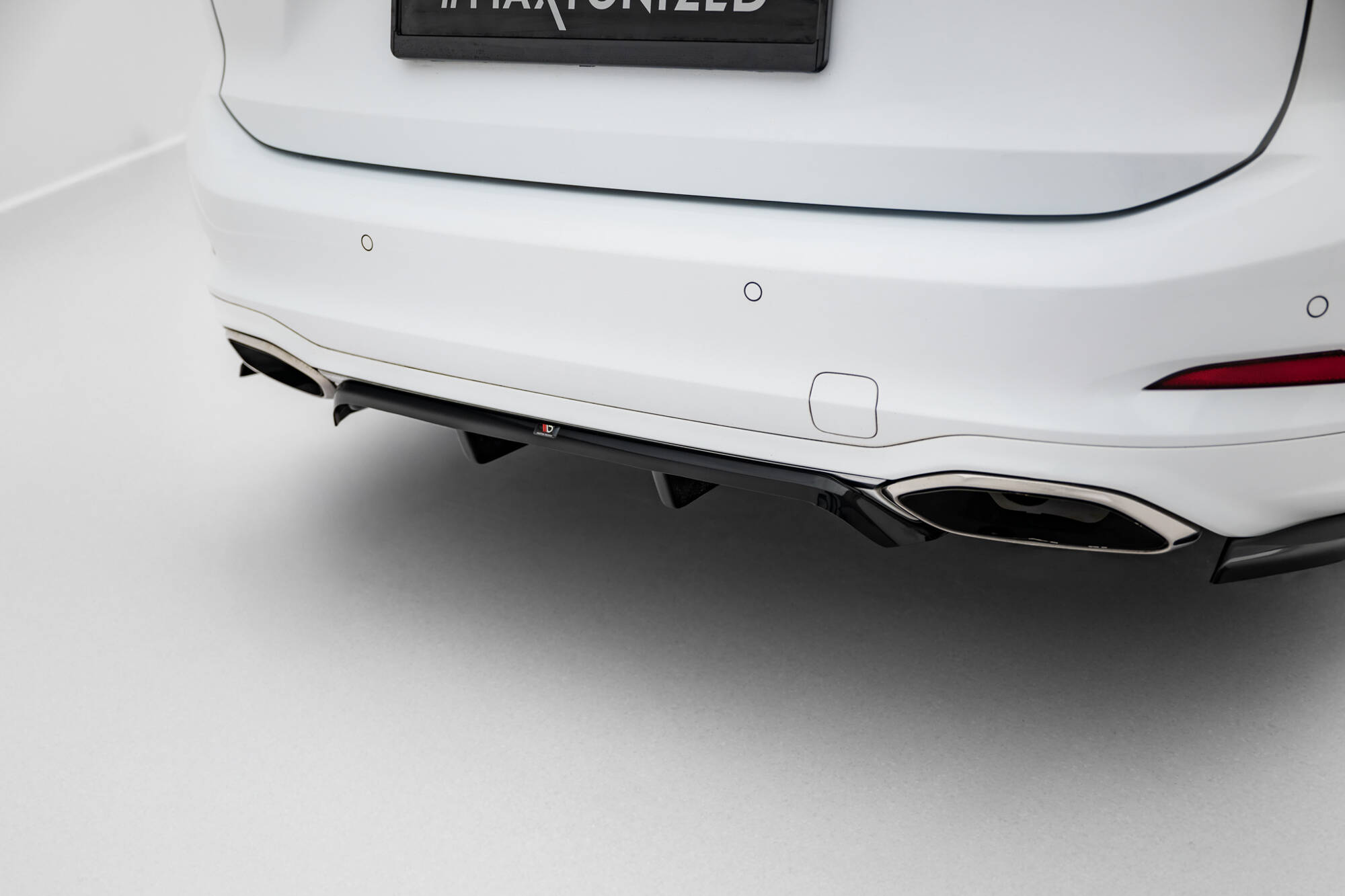 Central Rear Splitter (with vertical bars) Ford Focus Vignale Estate Mk4 - Image 2