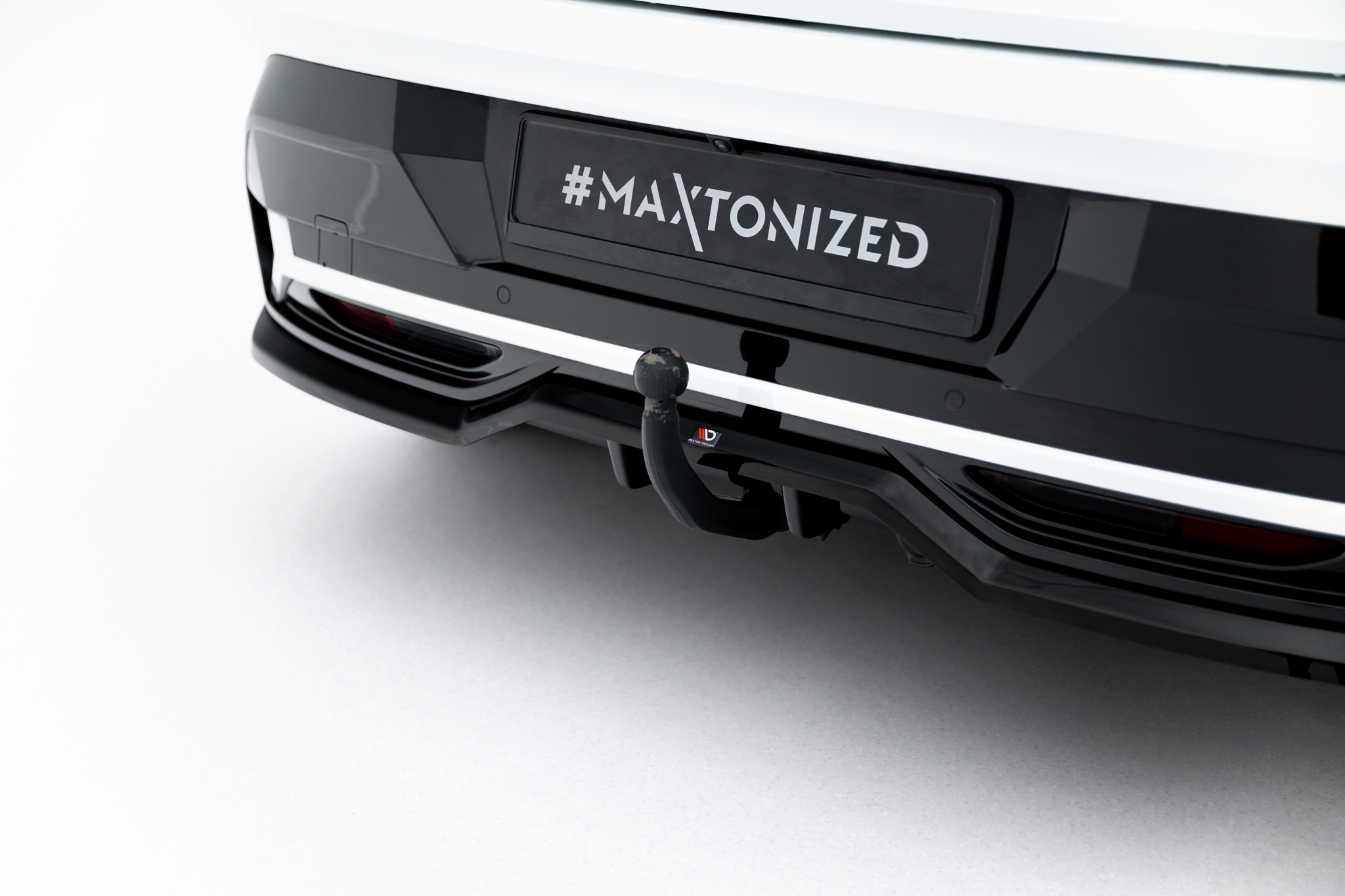 Central Rear Splitter (with vertical bars) Renault Megane E-Tech Electric Mk1 - Image 4