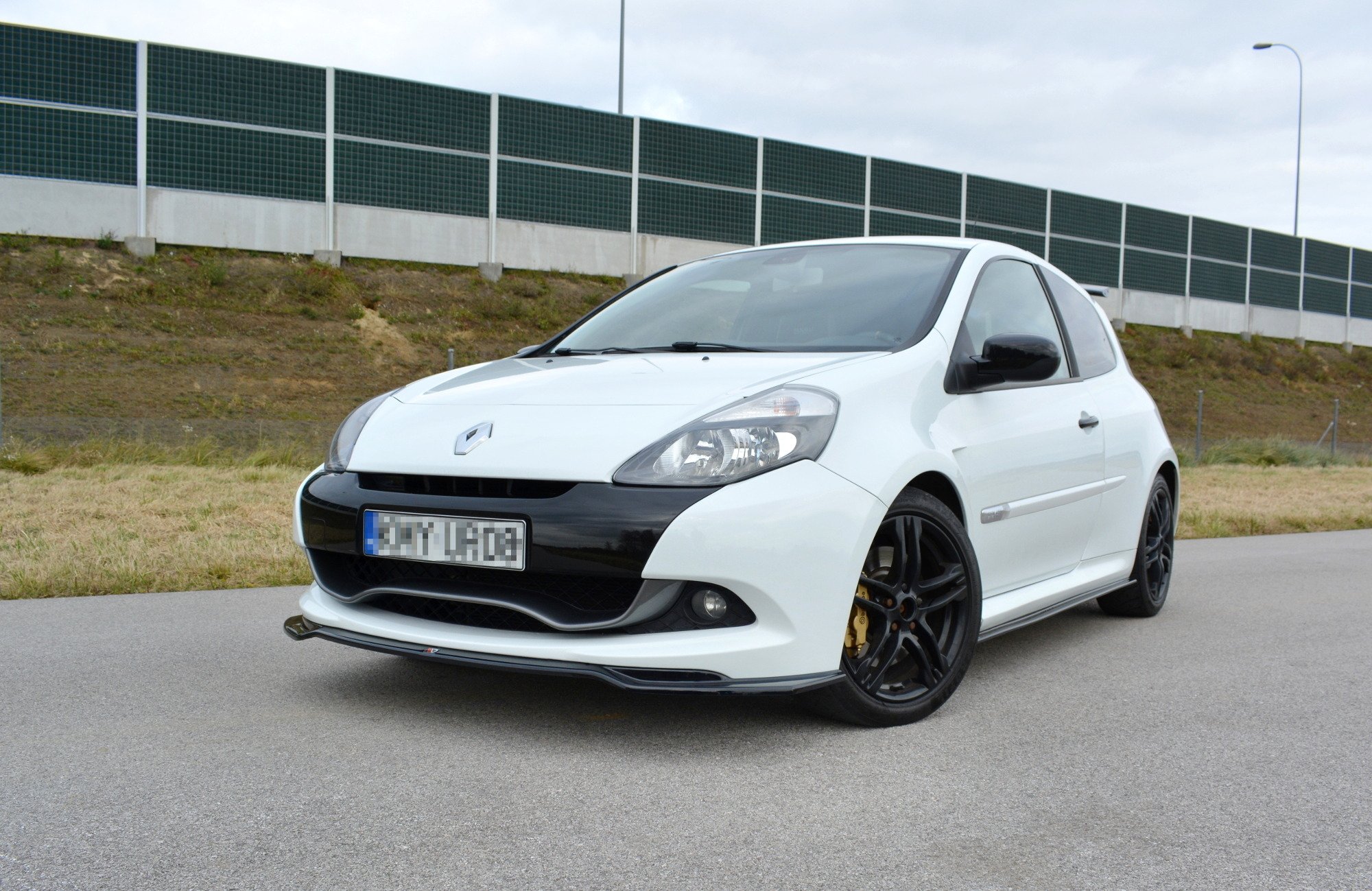 FRONT SPLITTER V.1 RENAULT CLIO MK3 RS FACELIFT - Image 2