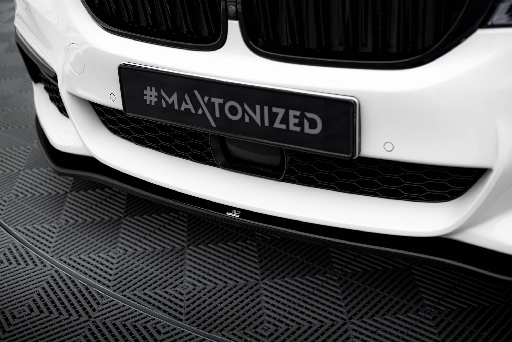 FRONT SPLITTER V.2 for BMW 5 M-Pack / M550d / M550i G30/ G31 M-Pack - Image 3