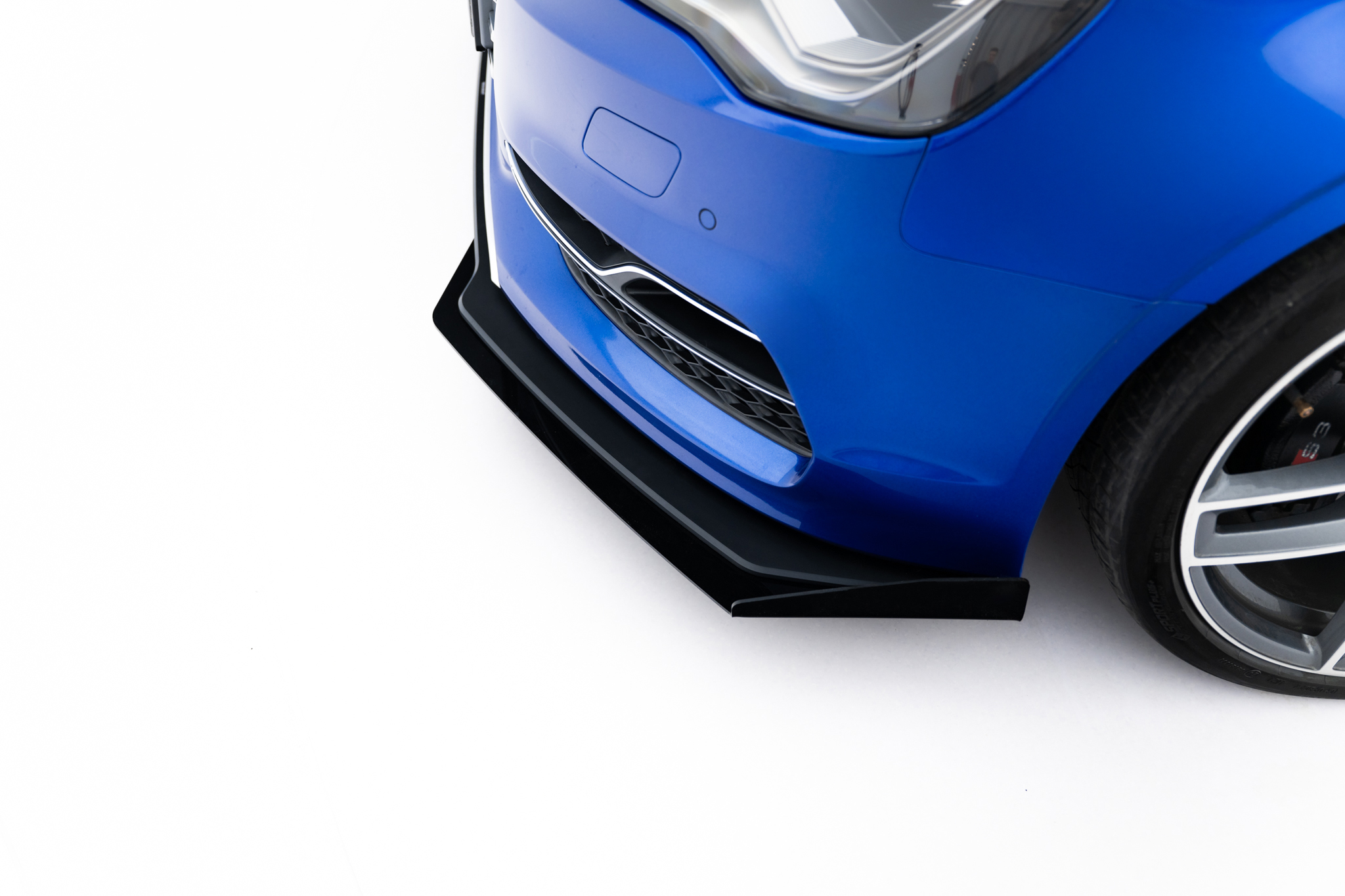 Front Flaps Audi S3 / A3 S-Line Sedan 8V - Image 2
