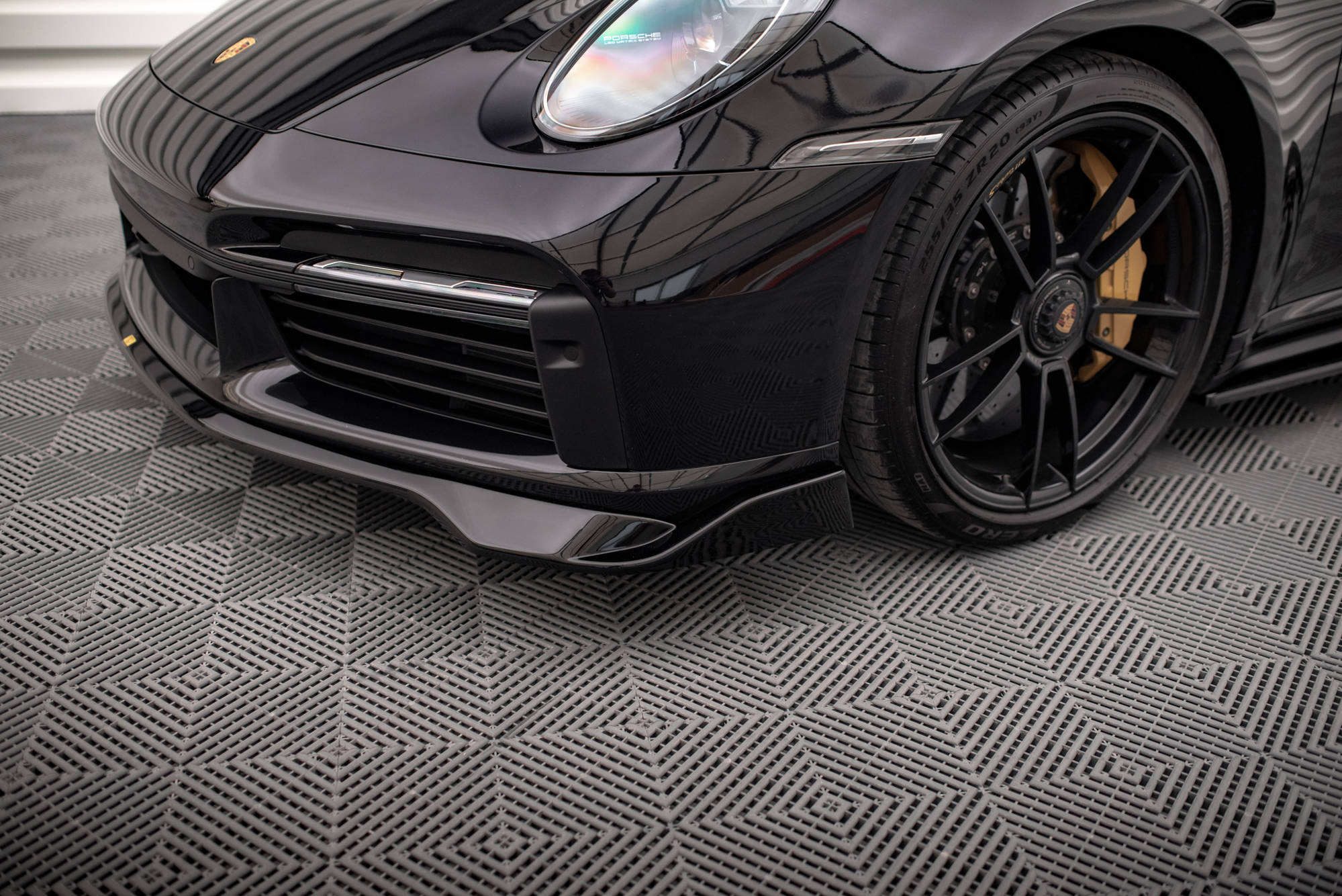 Front Splitter Porsche 911 Turbo S 992 - Image 4