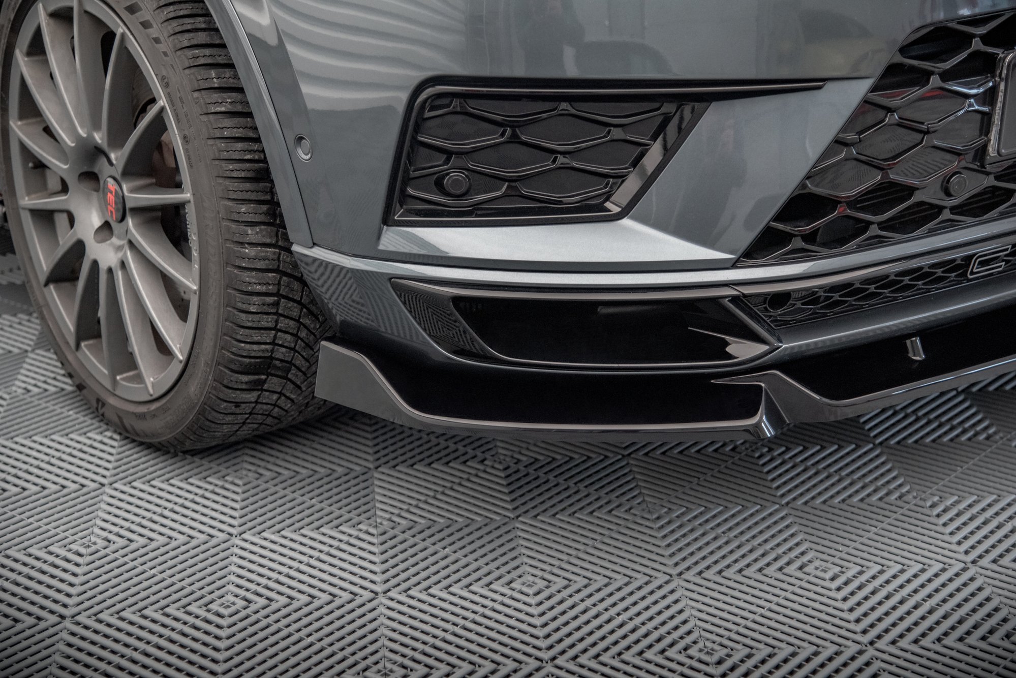Front Splitter V.1 Cupra Ateca Mk1 - Image 4