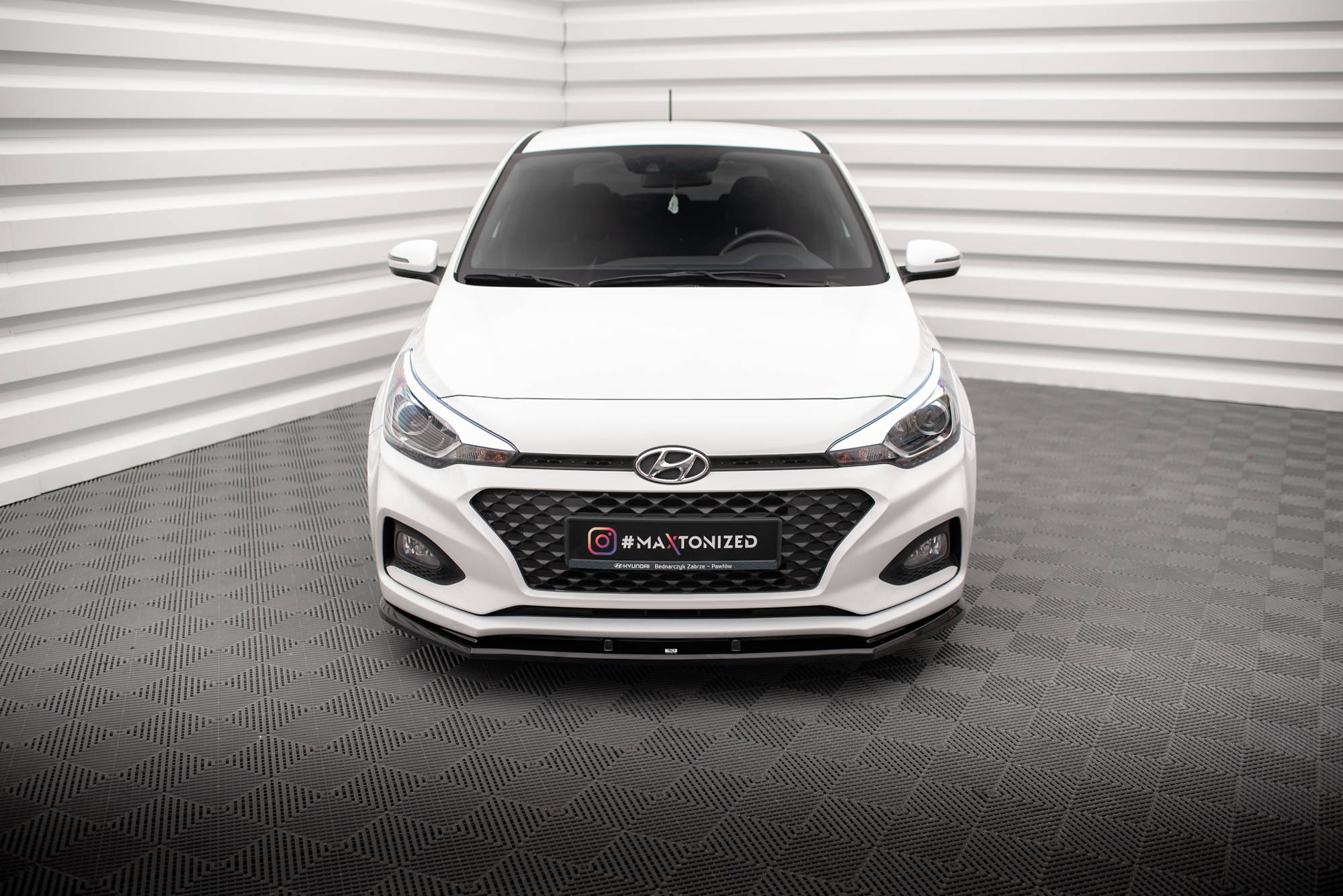 Front Splitter V.1 Hyundai I20 Mk2 Facelift - Image 2