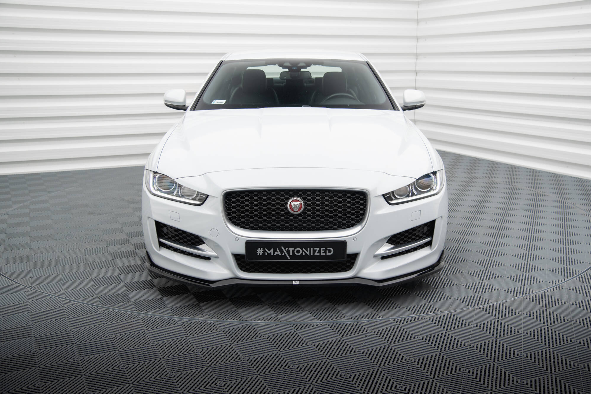 Front Splitter V.1 Jaguar XE R-Sport X760 - Image 2